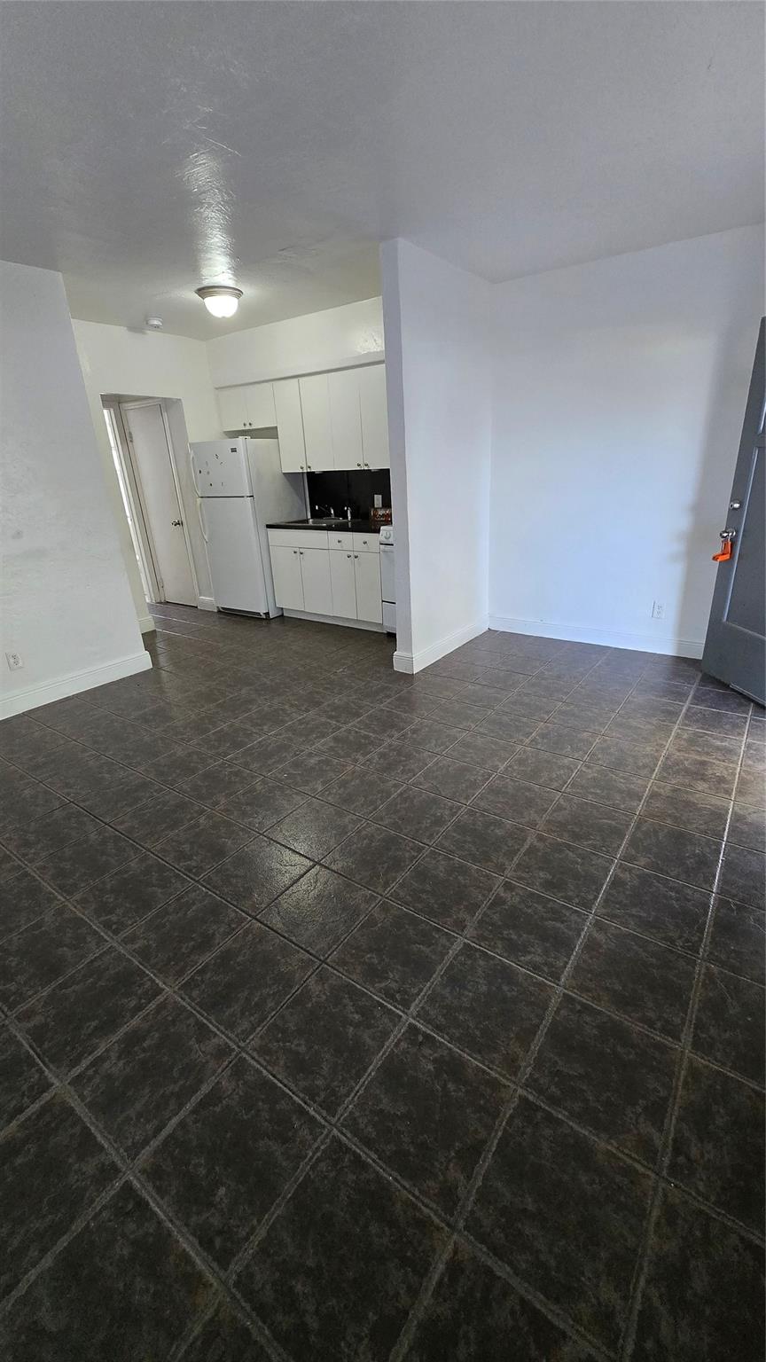 Airport Vista 18-21 B - Residential Lease