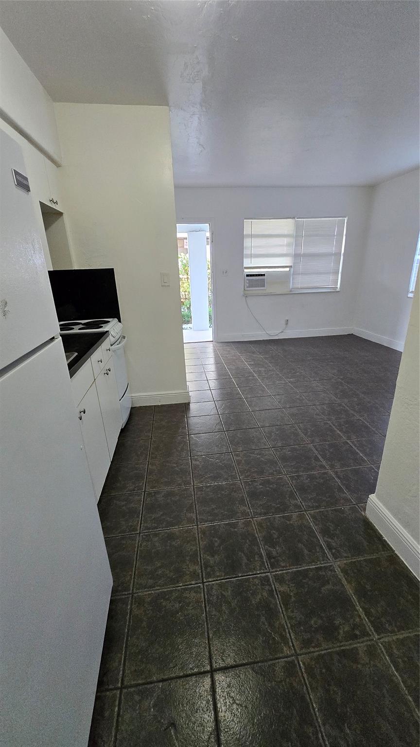 Airport Vista 18-21 B - Residential Lease