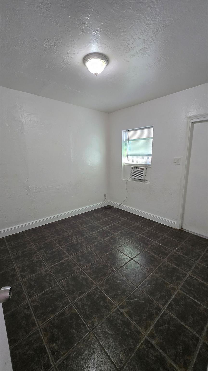 Airport Vista 18-21 B - Residential Lease