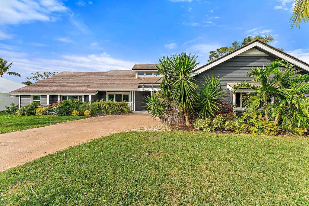 Photo of 10440 SE Jupiter Narrows Drive, Hobe Sound, FL 33455 (MLS # B26036232)