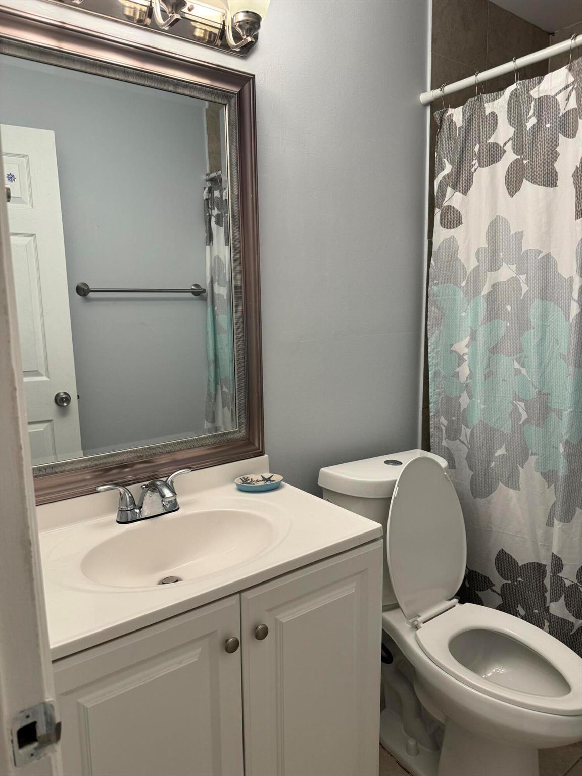 PALM BEACH FARNS CO 7 - Residential Lease