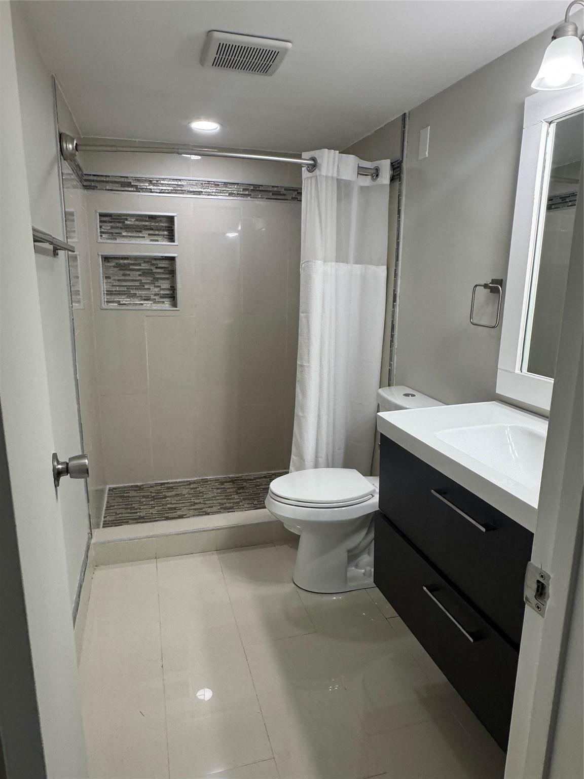 LAURELS AT MARGATE CONDO - Residential Lease