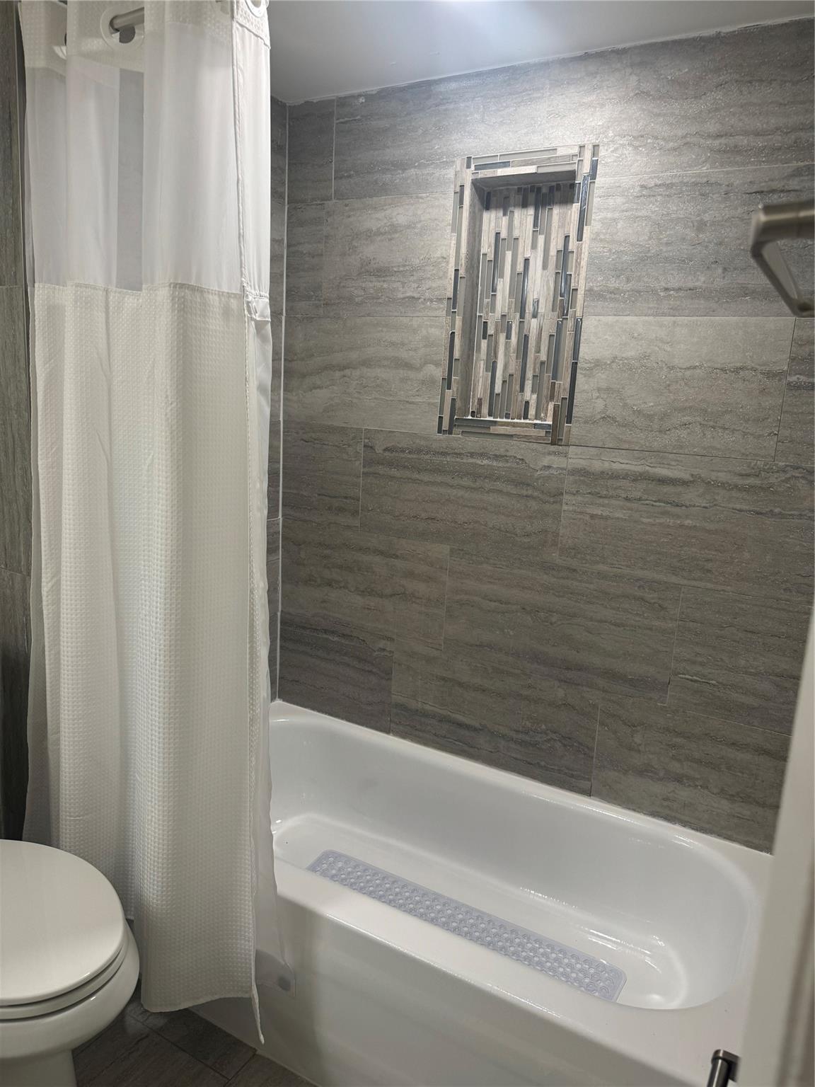 LAURELS AT MARGATE CONDO - Residential Lease