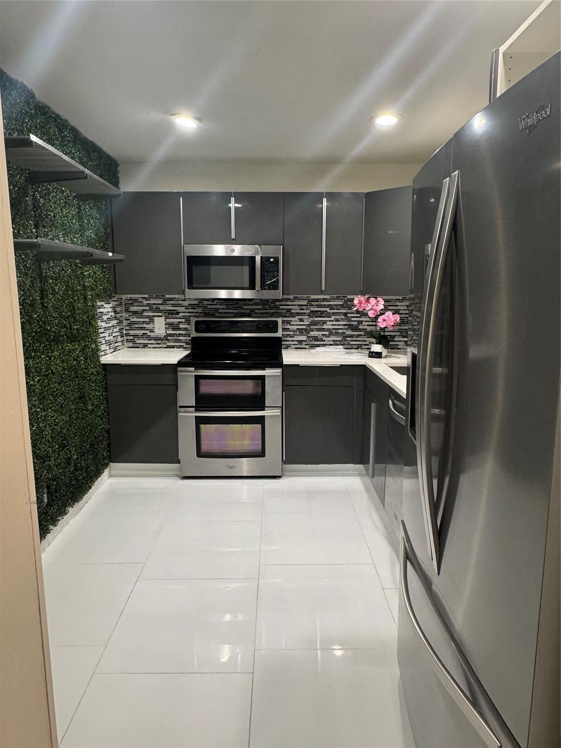 LAURELS AT MARGATE CONDO - Residential Lease