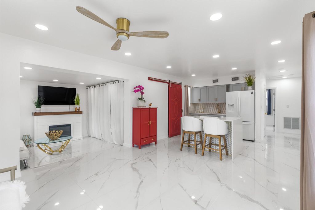 Photo of 201 NE 28th Court, Boynton Beach, FL 33435 (MLS # B26031692)