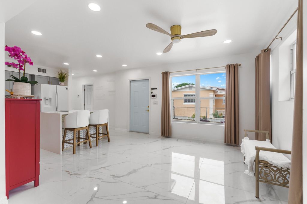 Photo of 201 NE 28th Court, Boynton Beach, FL 33435 (MLS # B26031692)