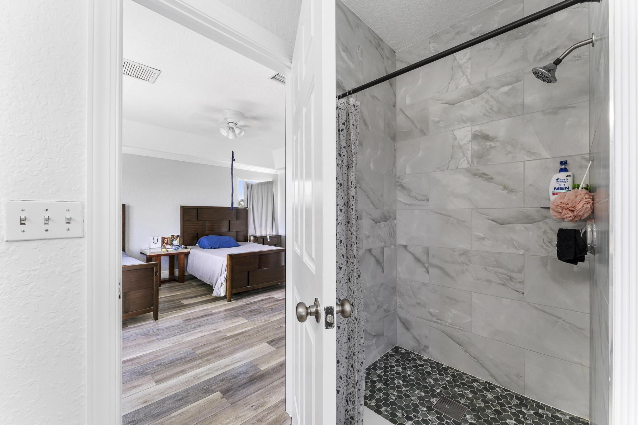 YACHT HARBOR - Residential Income