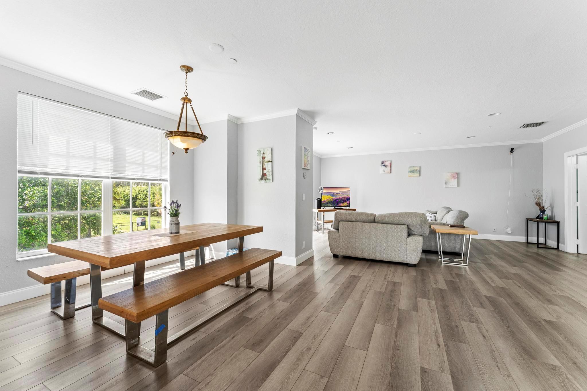 YACHT HARBOR - Residential Income