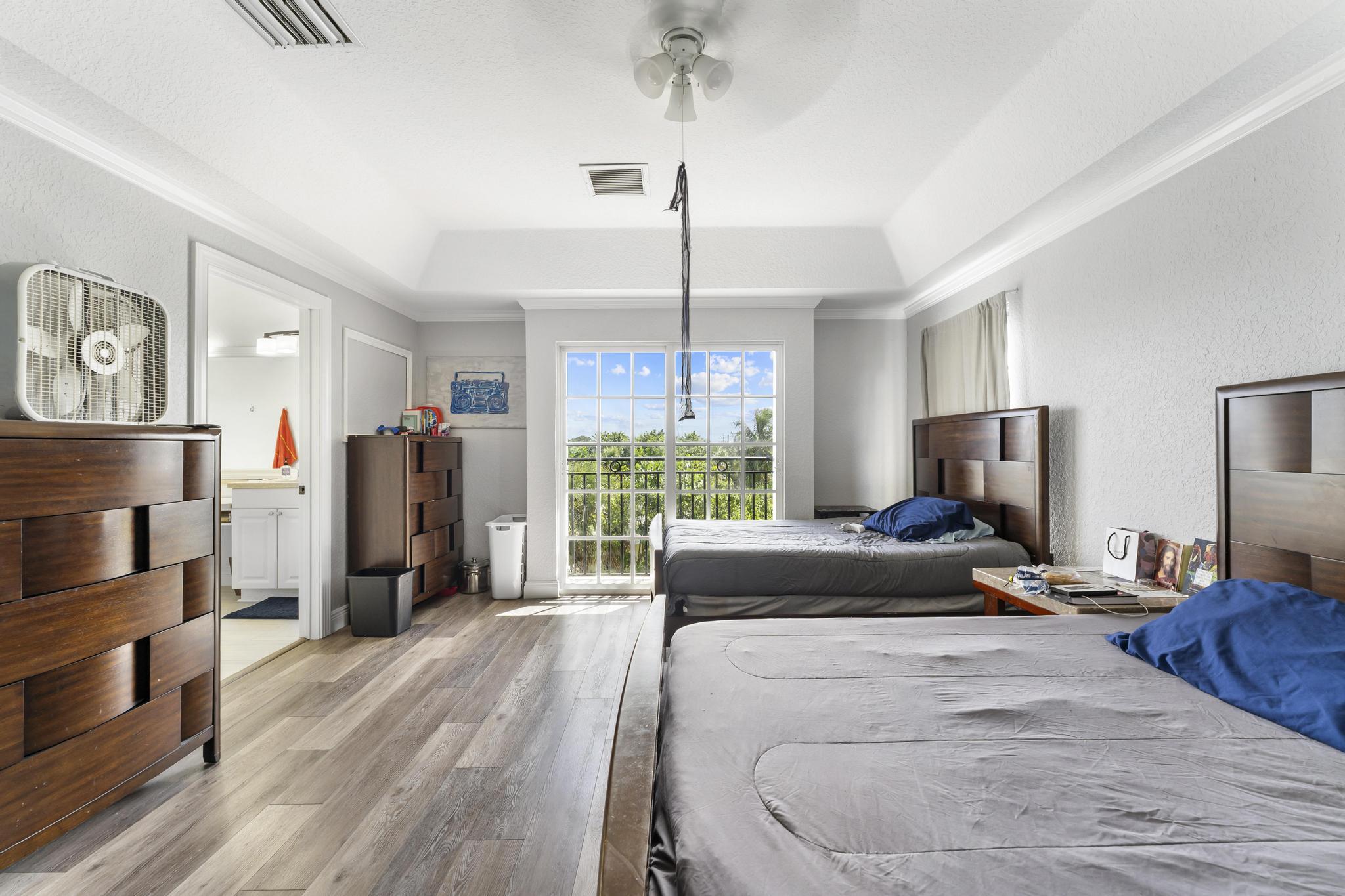 YACHT HARBOR - Residential Income