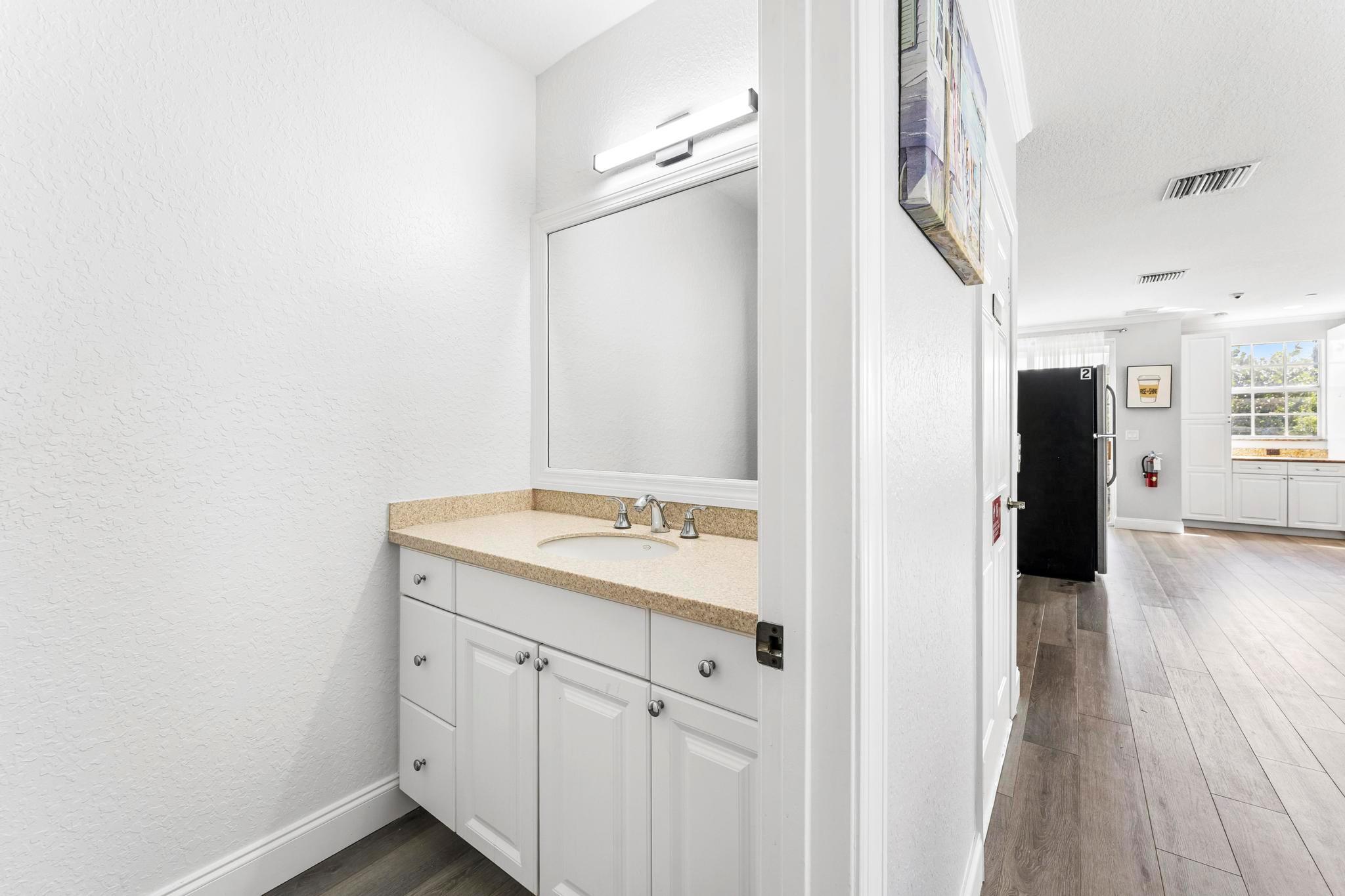 YACHT HARBOR - Residential Income