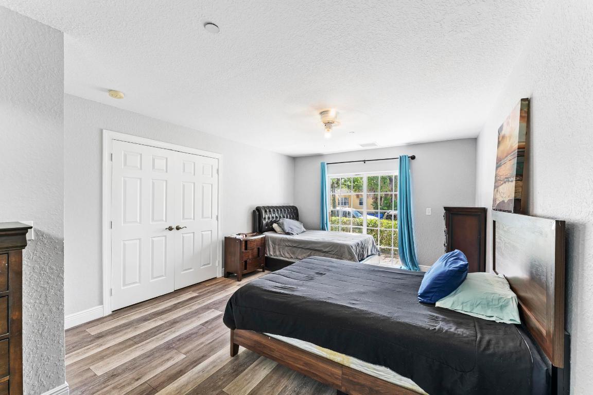 YACHT HARBOR - Residential Income