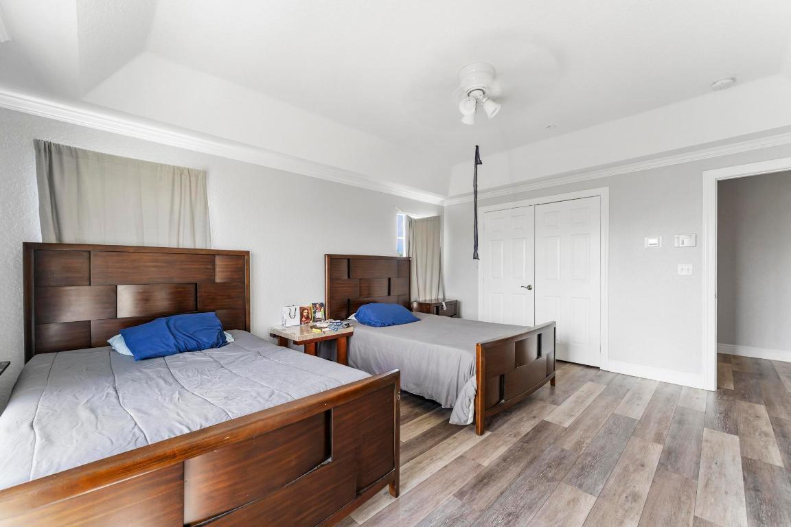 YACHT HARBOR - Residential Income