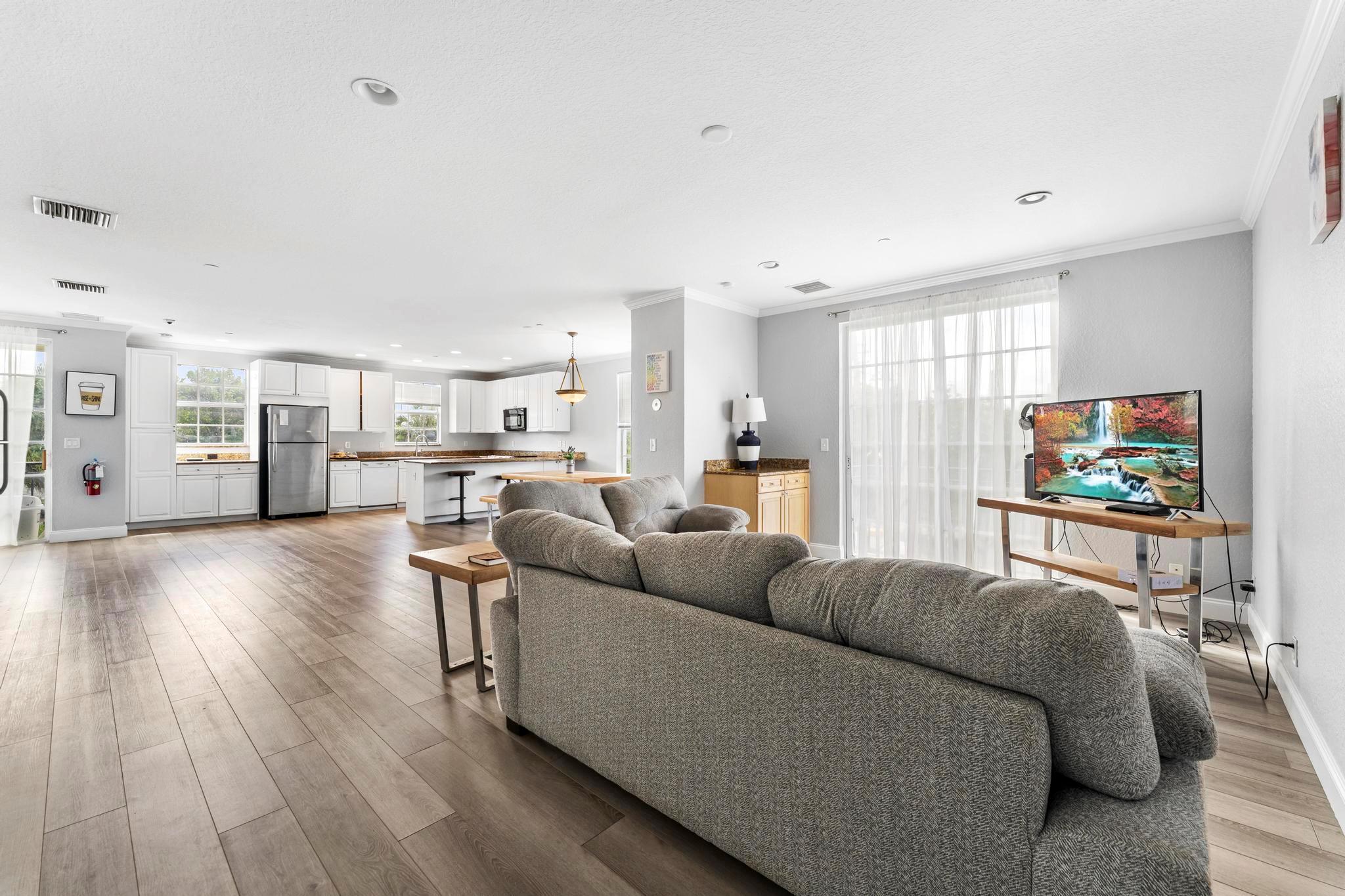 YACHT HARBOR - Residential Income