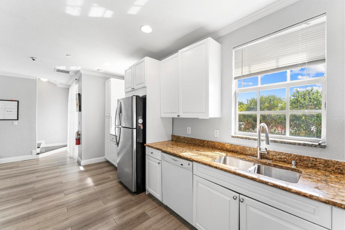 YACHT HARBOR - Residential Income