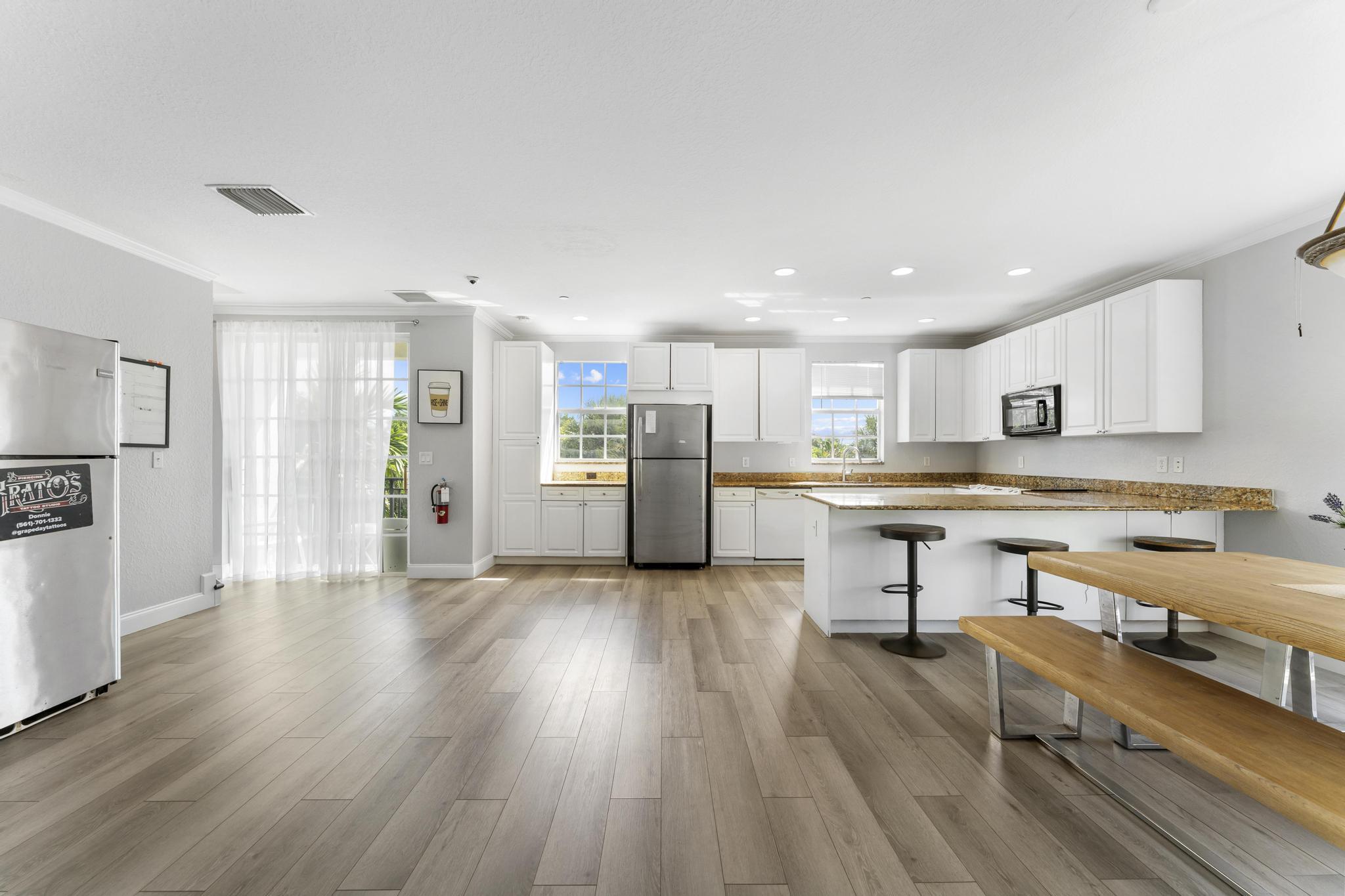 YACHT HARBOR - Residential Income