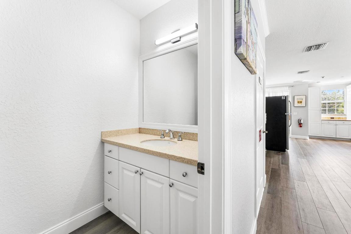 YACHT HARBOR - Residential Income