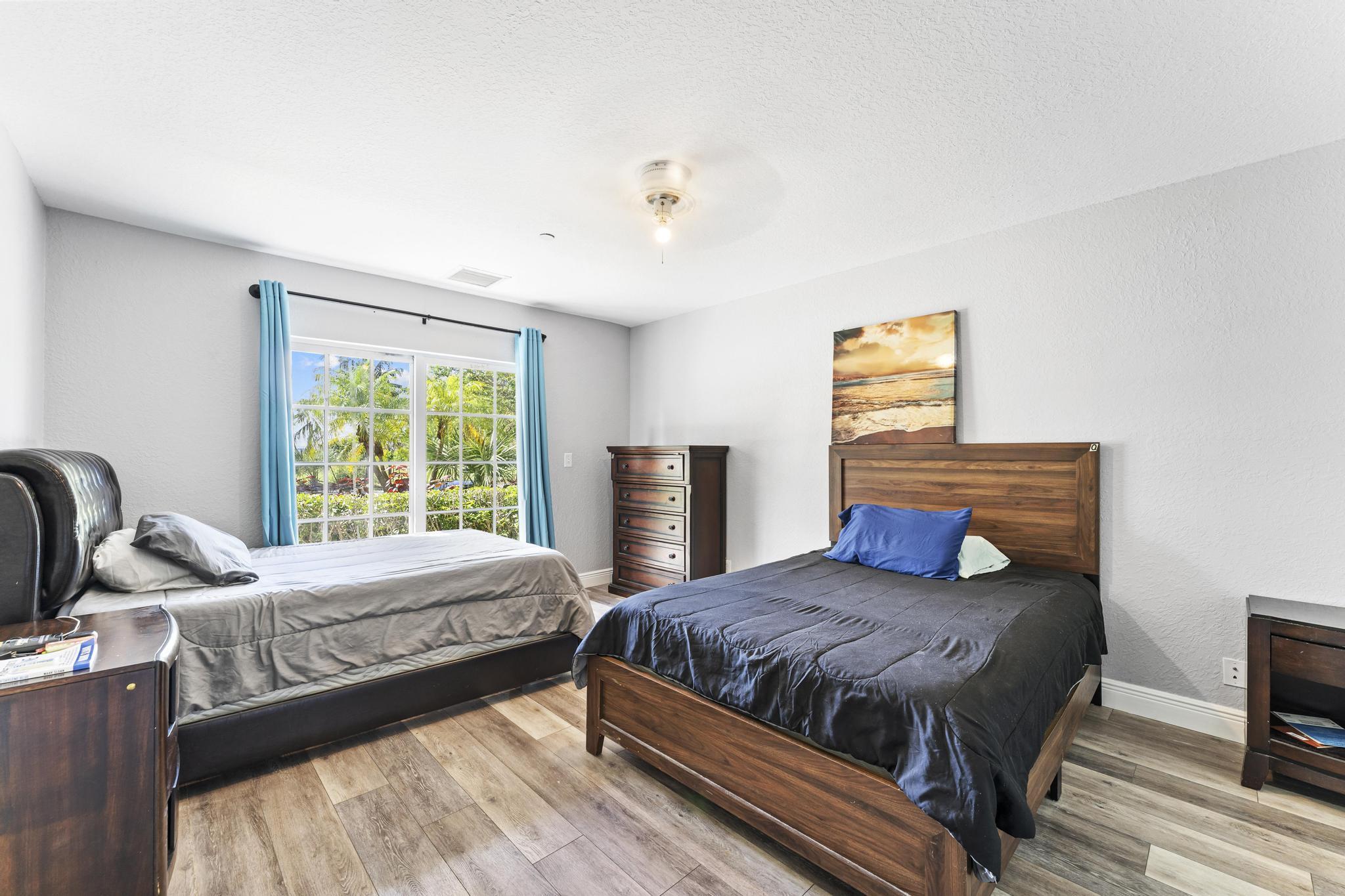 YACHT HARBOR - Residential Income