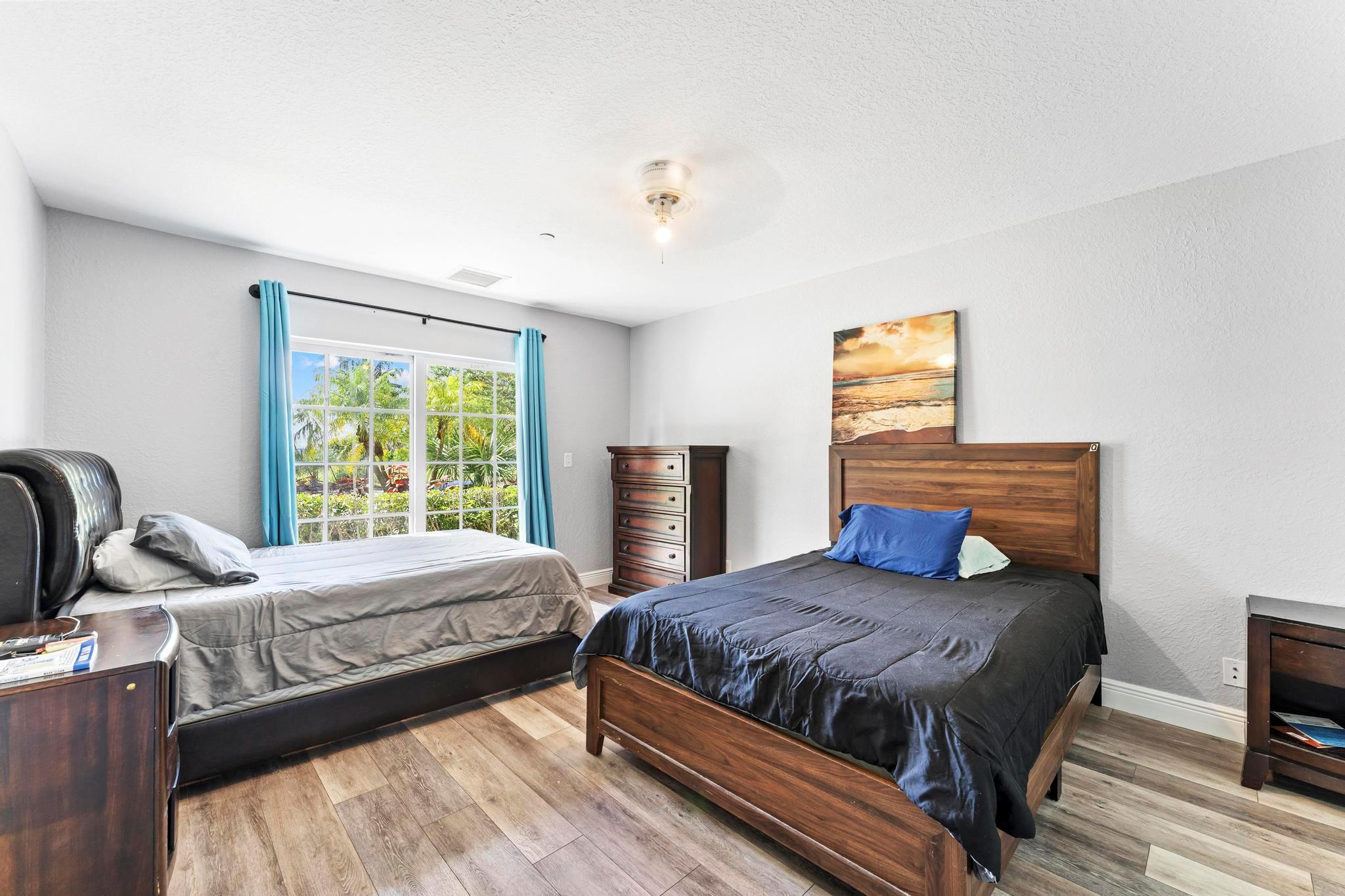 YACHT HARBOR - Residential Income