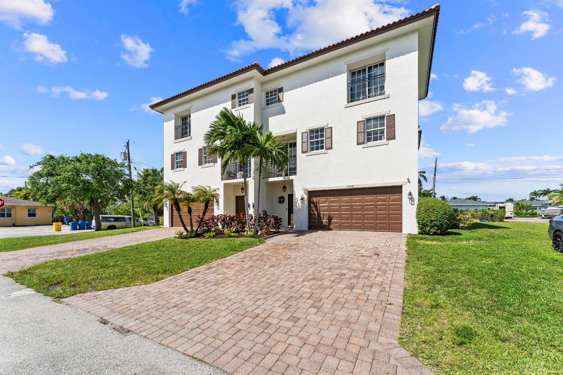 YACHT HARBOR - Residential Income