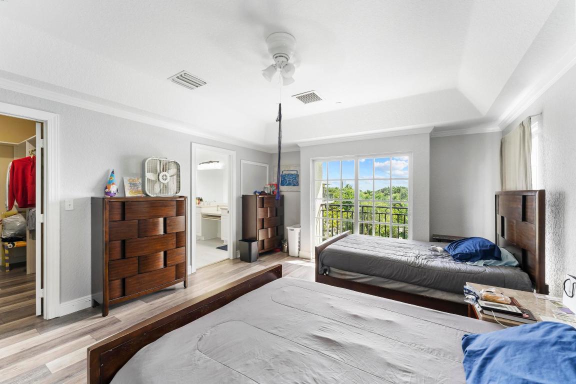 YACHT HARBOR - Residential Income