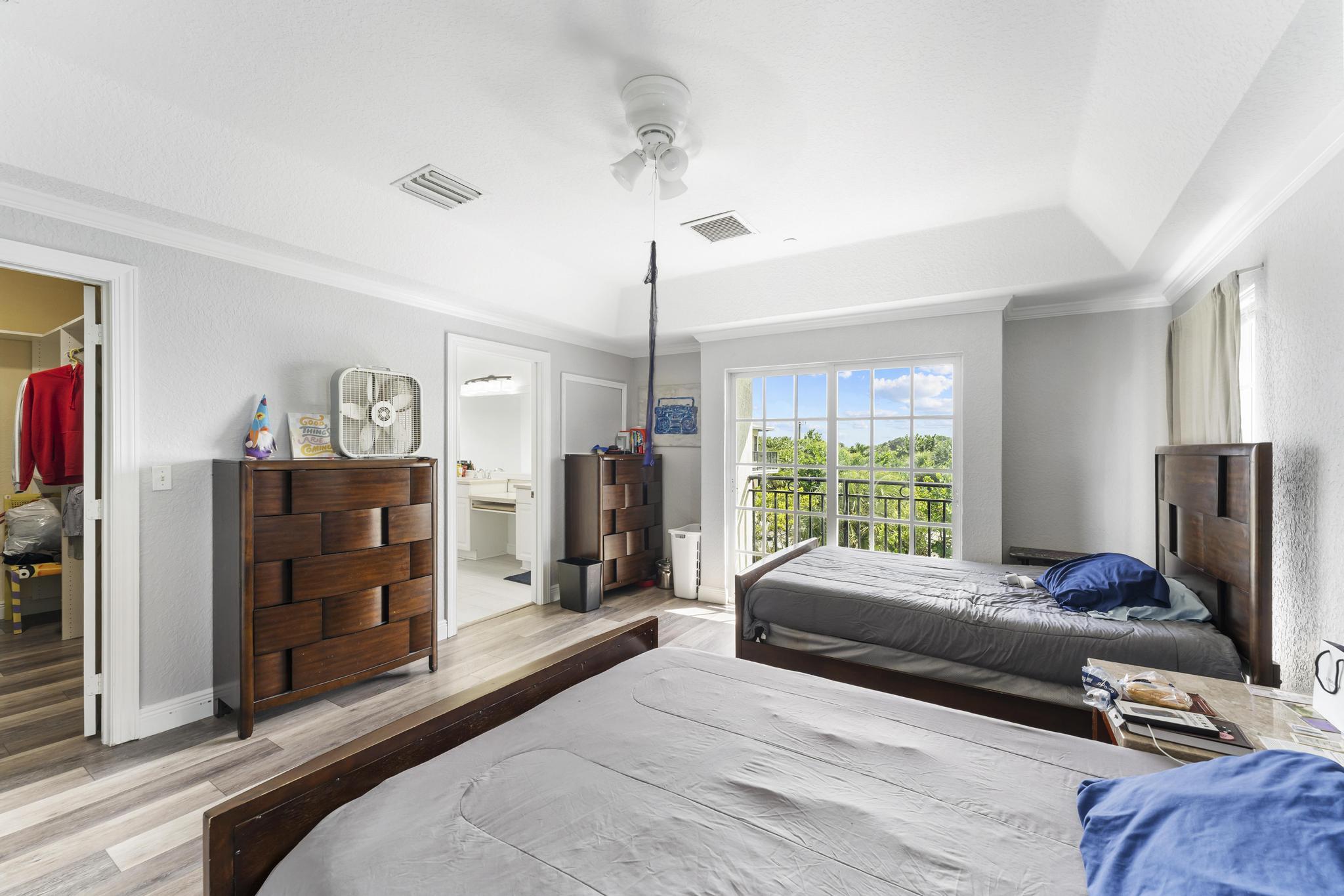 YACHT HARBOR - Residential Income