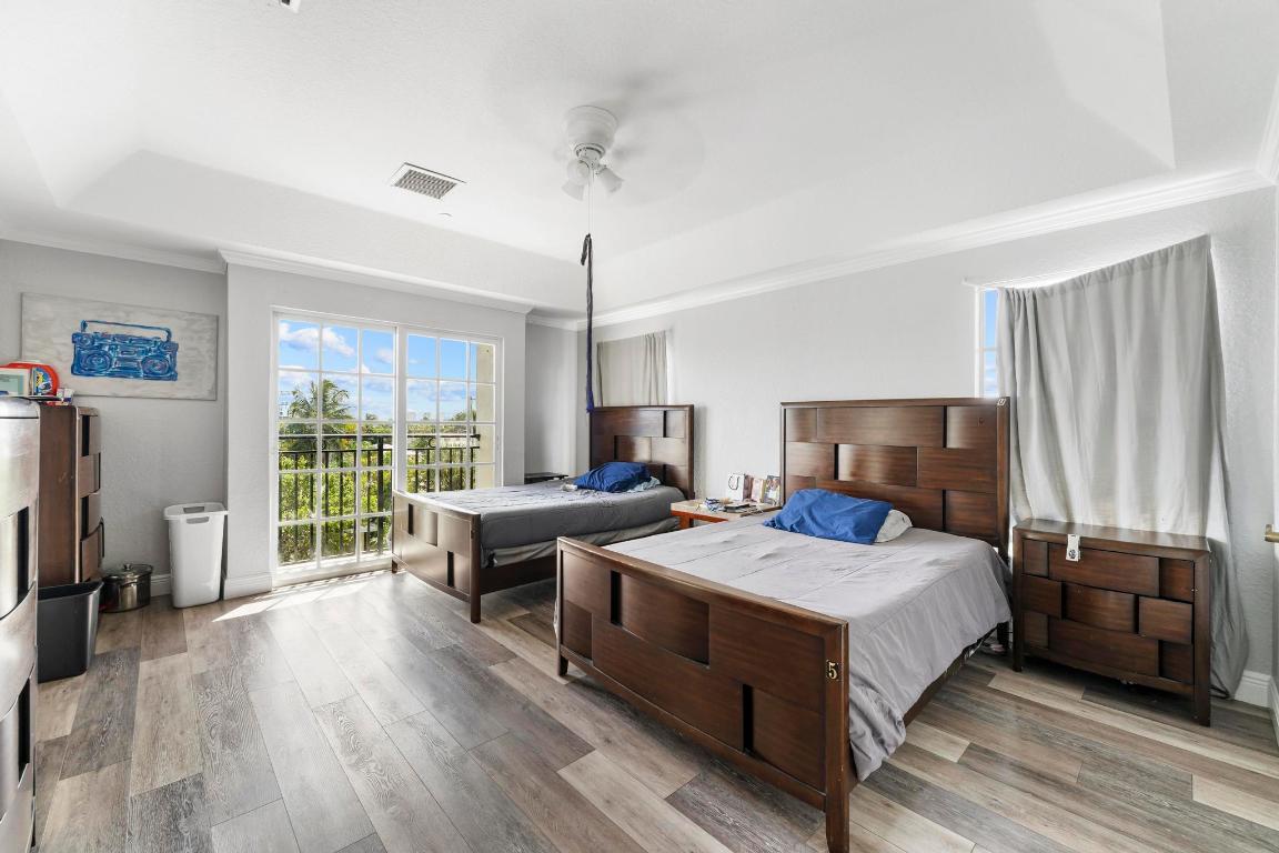 YACHT HARBOR - Residential Income