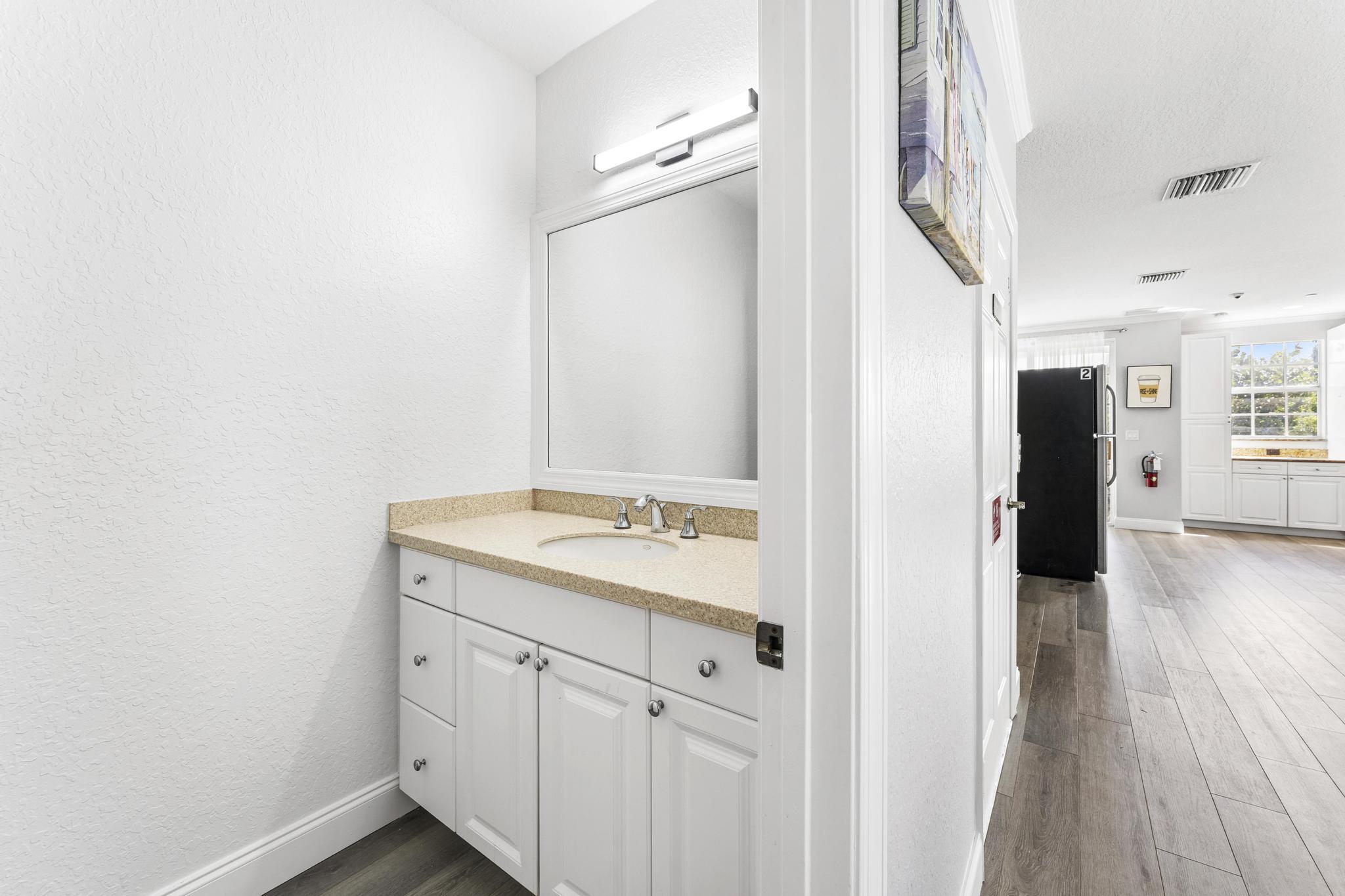 YACHT HARBOR - Residential Income