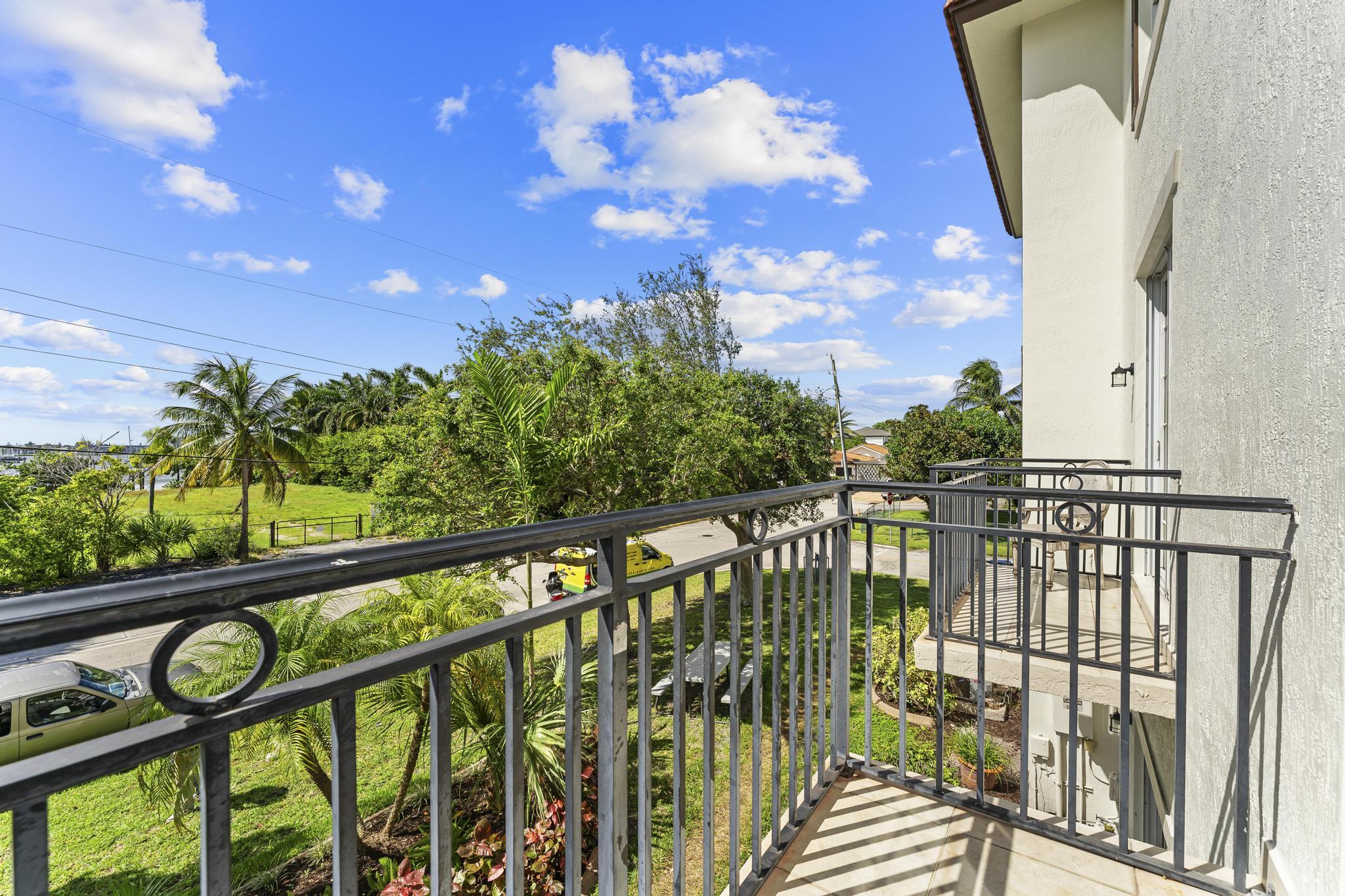 YACHT HARBOR - Residential Income