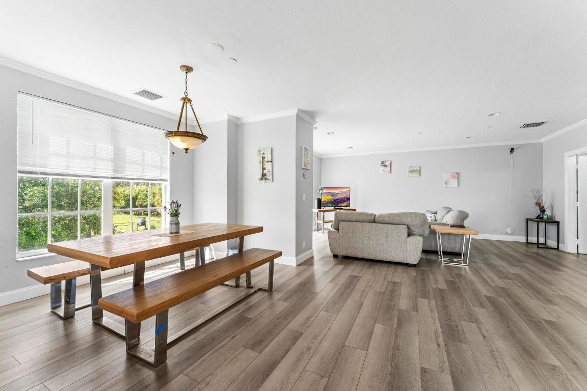 YACHT HARBOR - Residential Income