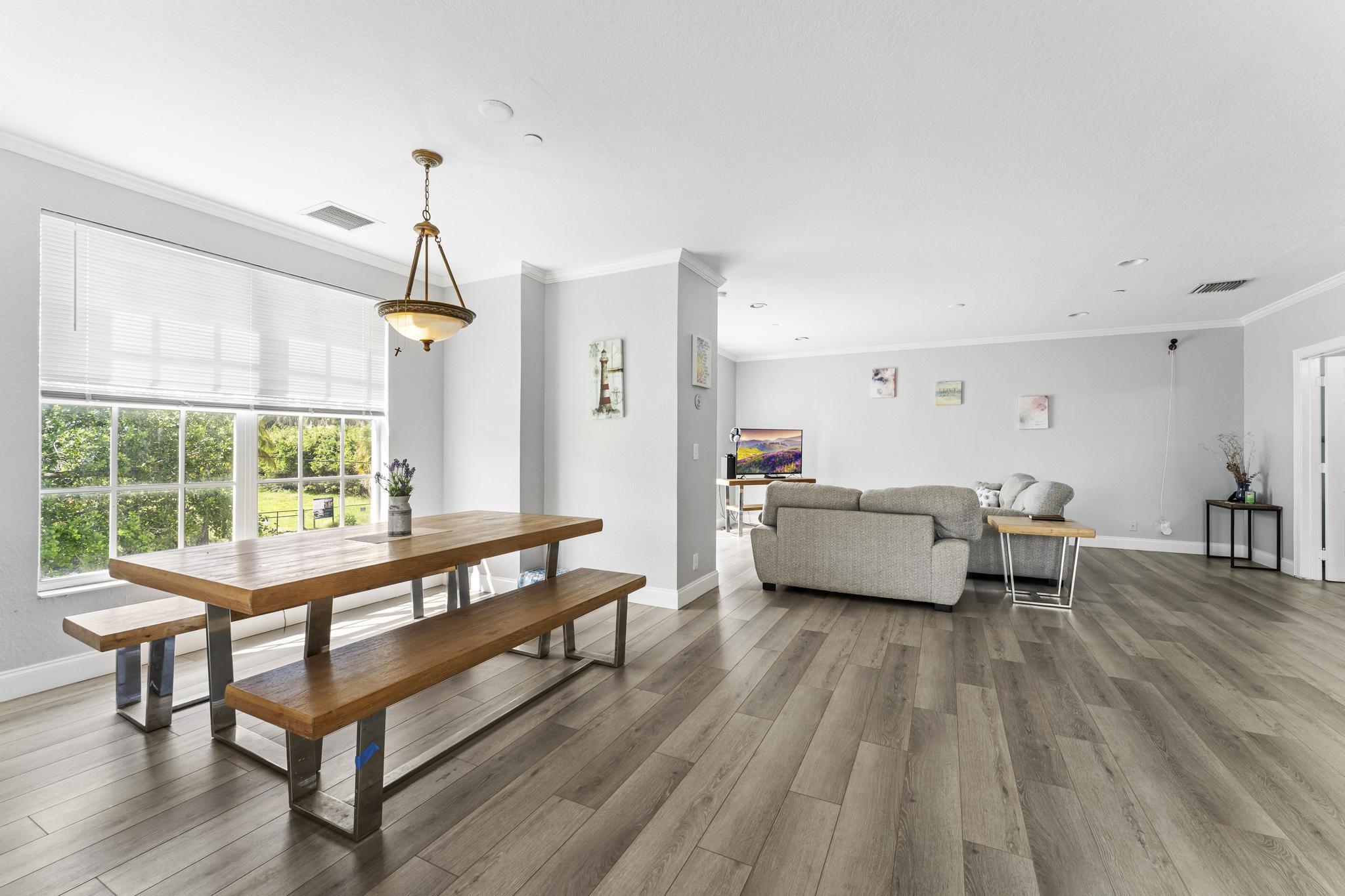 YACHT HARBOR - Residential Income