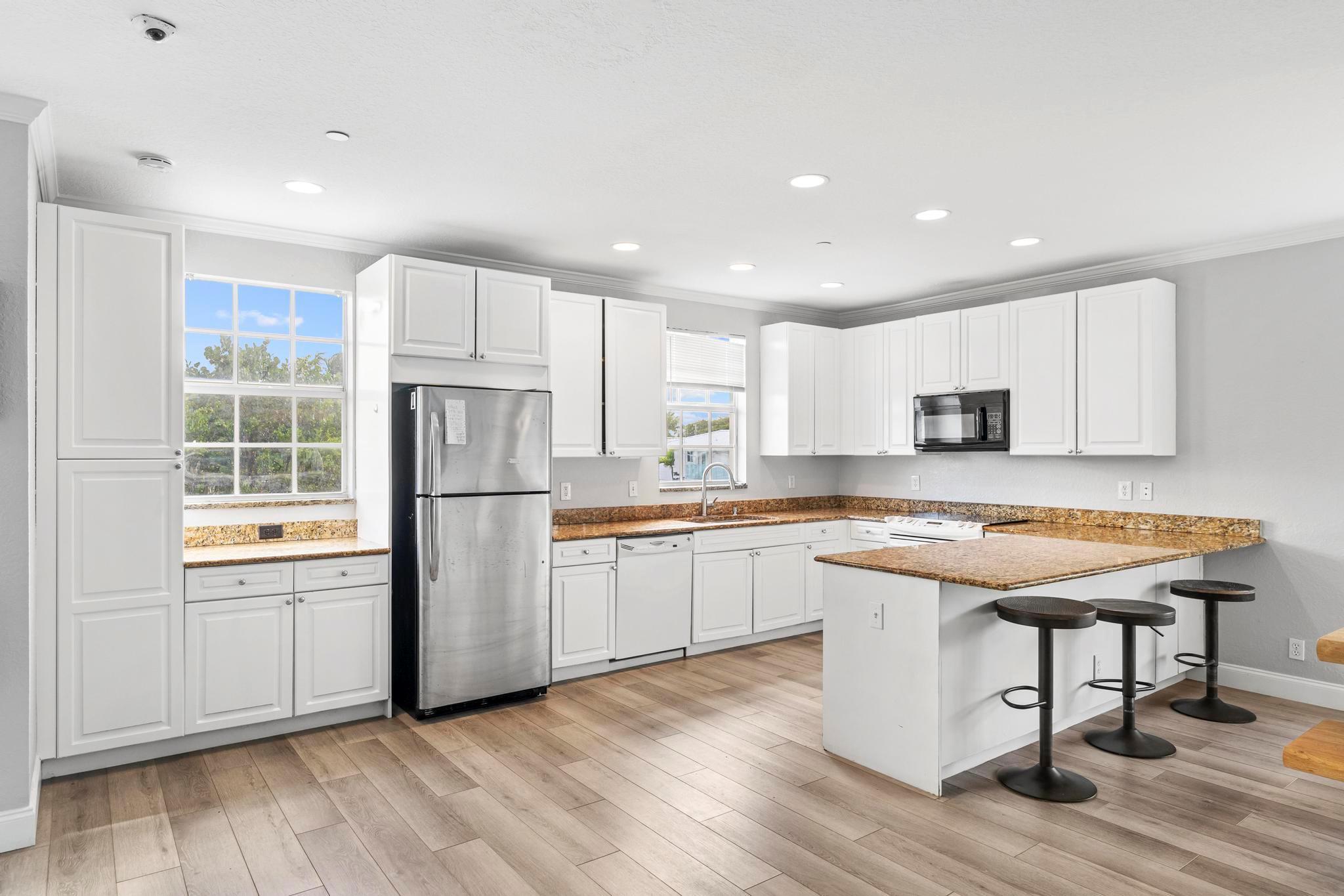 YACHT HARBOR - Residential Income