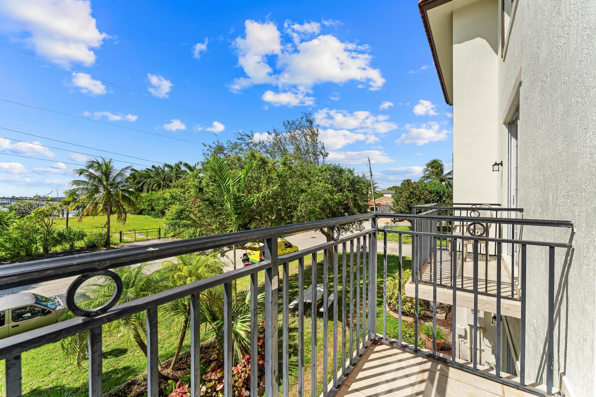 YACHT HARBOR - Residential Income