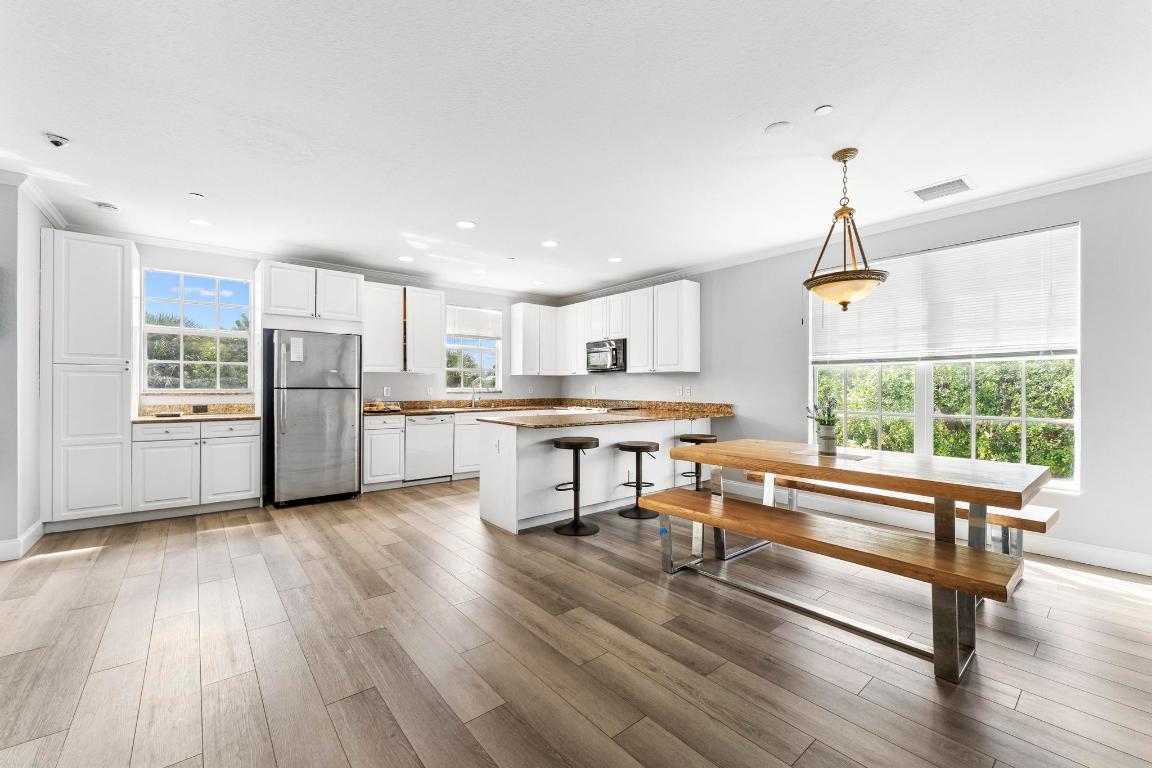 YACHT HARBOR - Residential Income