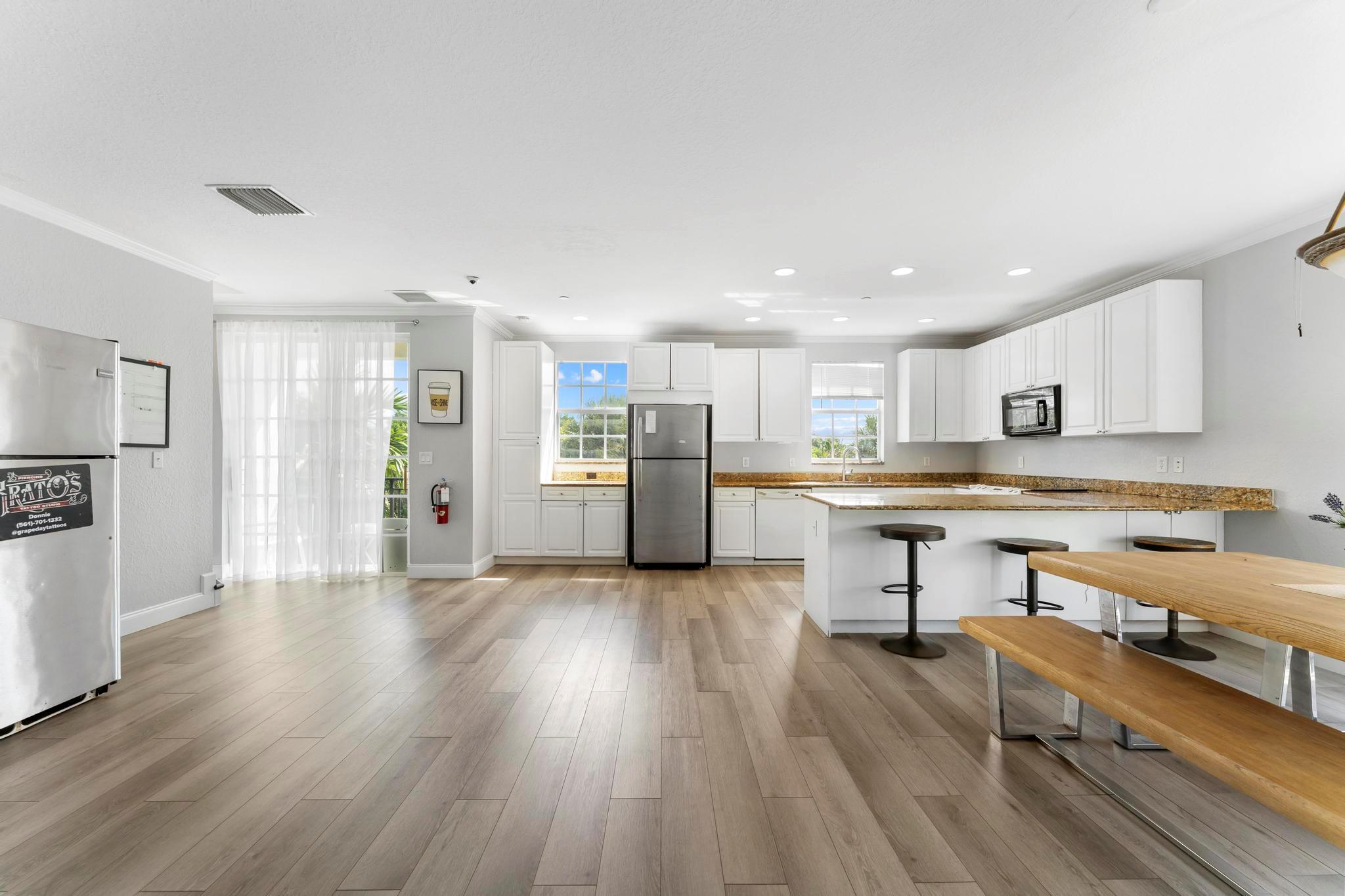 YACHT HARBOR - Residential Income