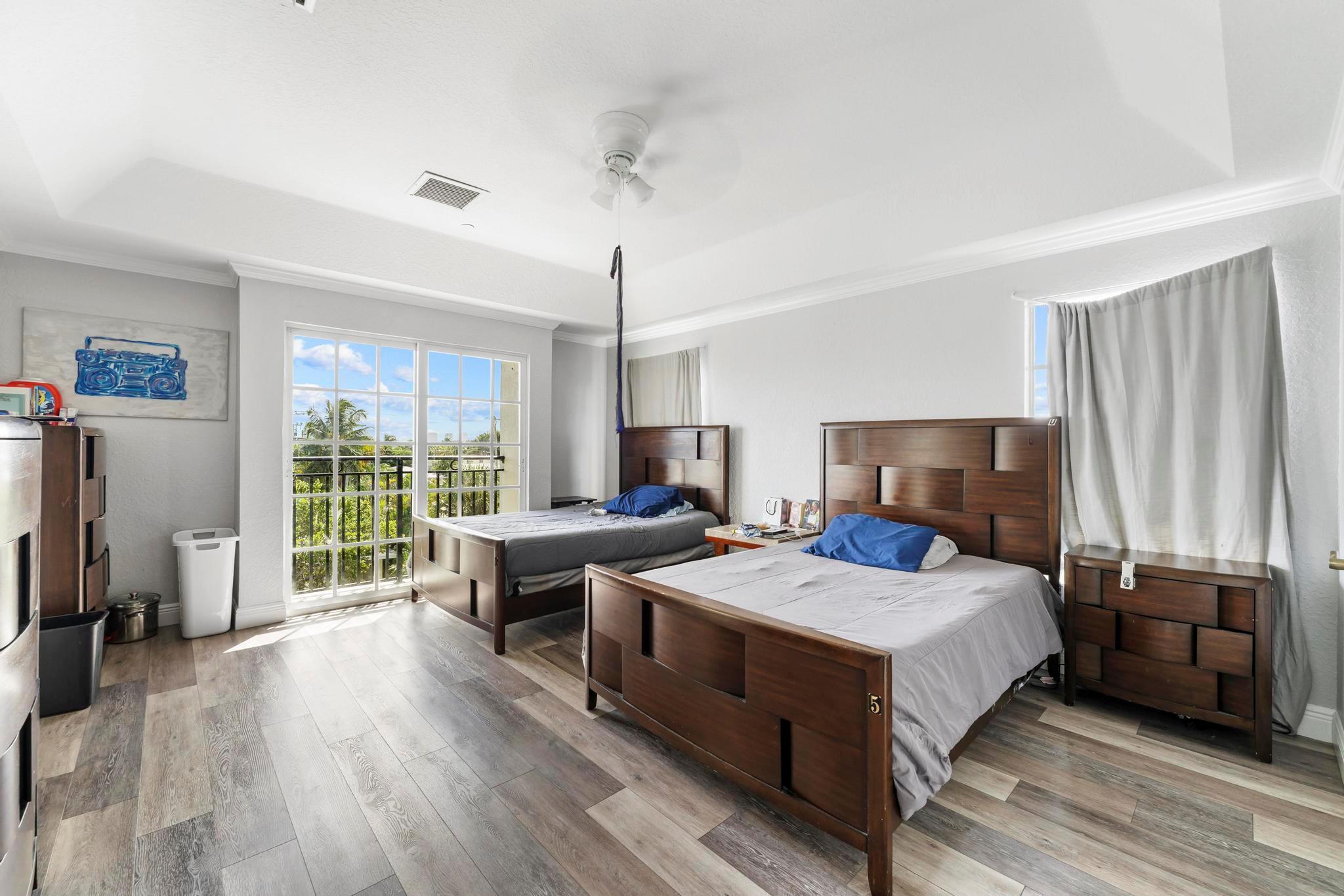 YACHT HARBOR - Residential Income