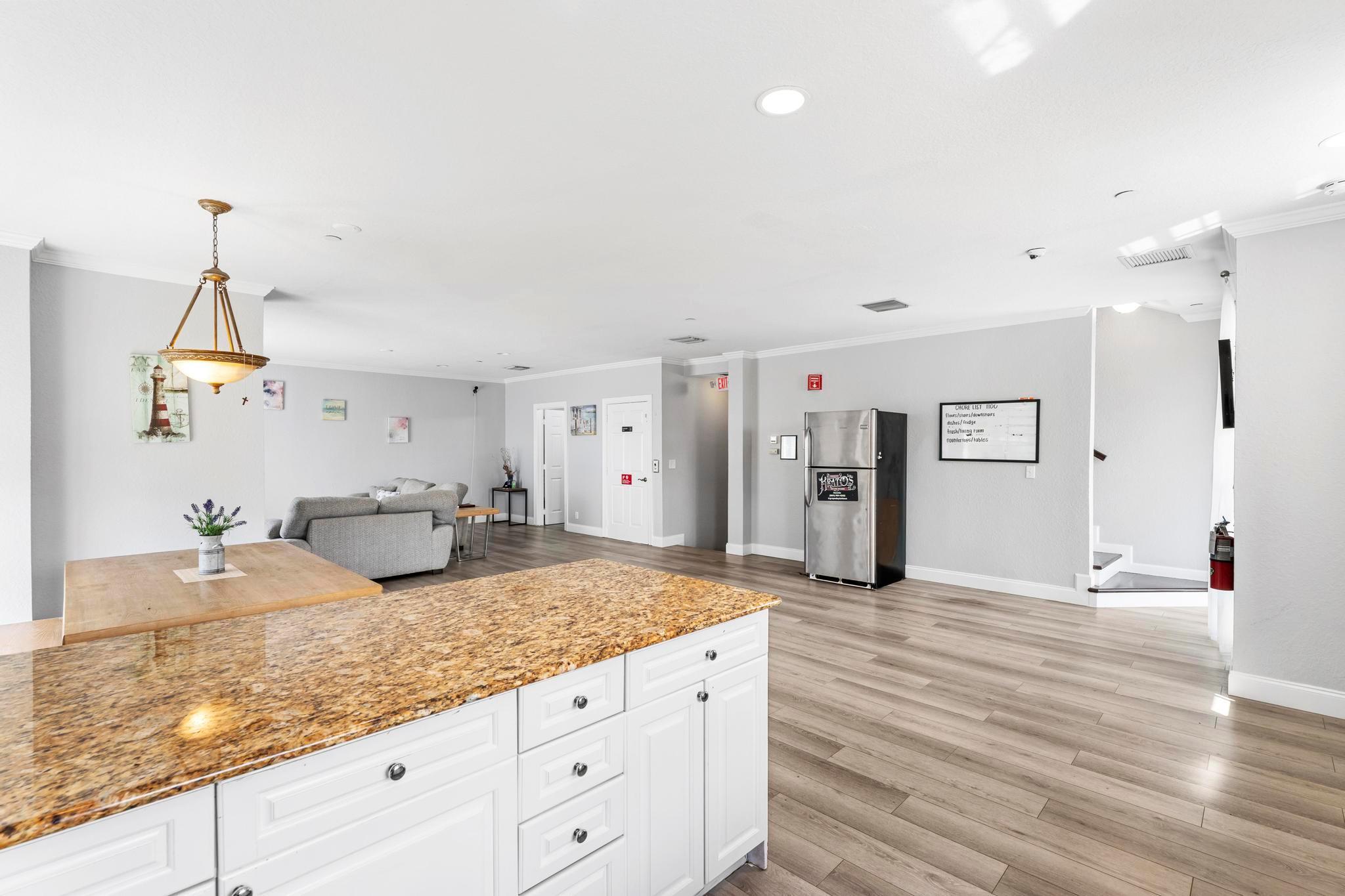 YACHT HARBOR - Residential Income