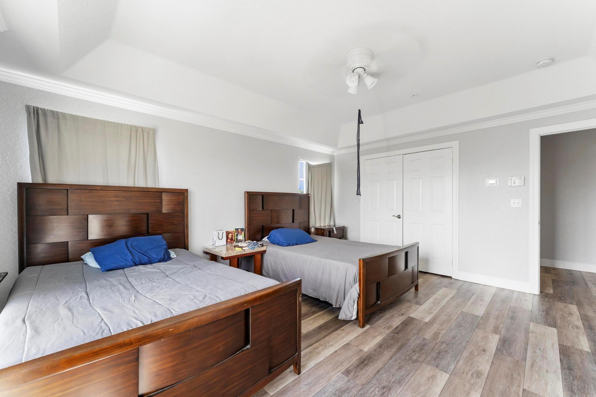 YACHT HARBOR - Residential Income