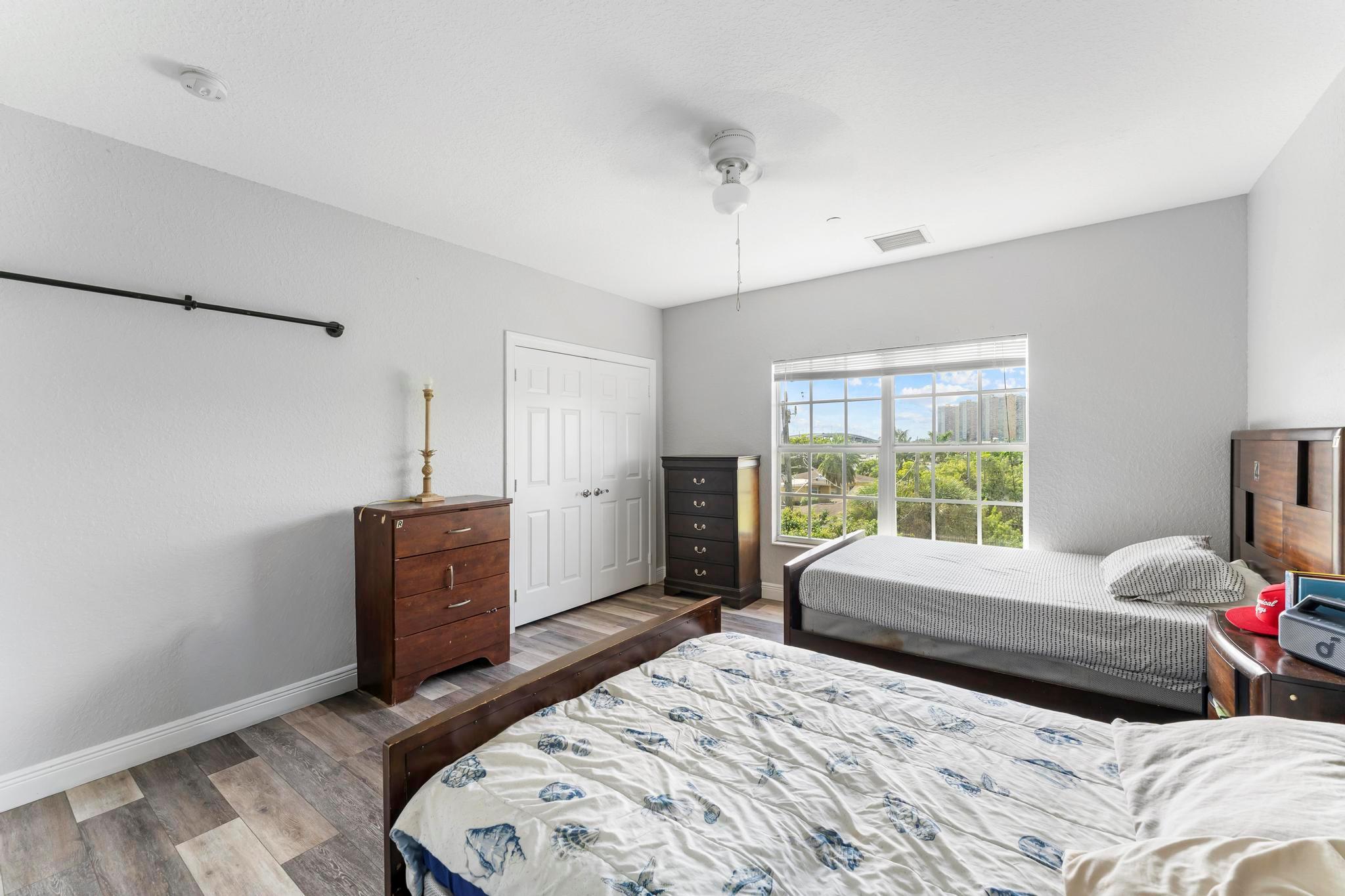 YACHT HARBOR - Residential Income