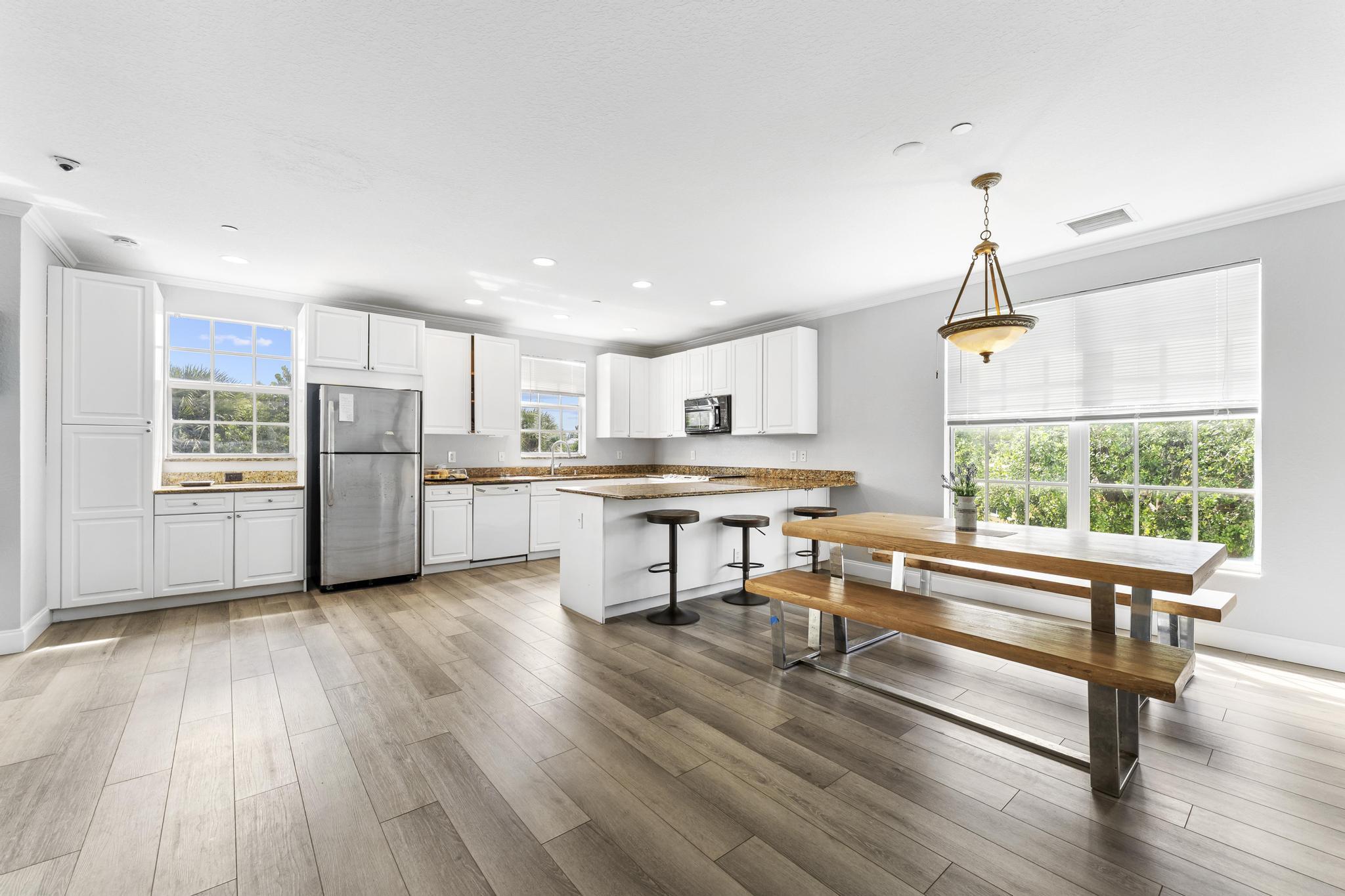 YACHT HARBOR - Residential Income