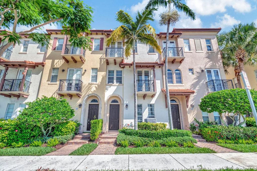 Photo of 32 Via Floresta Drive, Boca Raton, FL 33487 (MLS # R11072317)