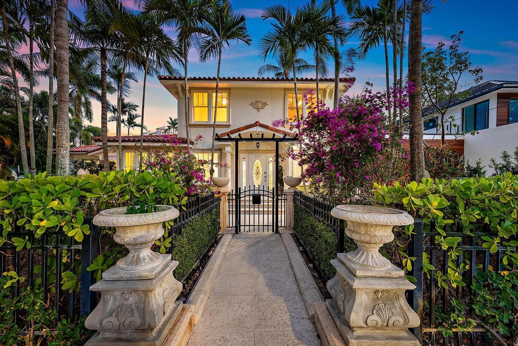Photo of 228 9TH Street, West Palm Beach, FL 33401 (MLS # B26075983)