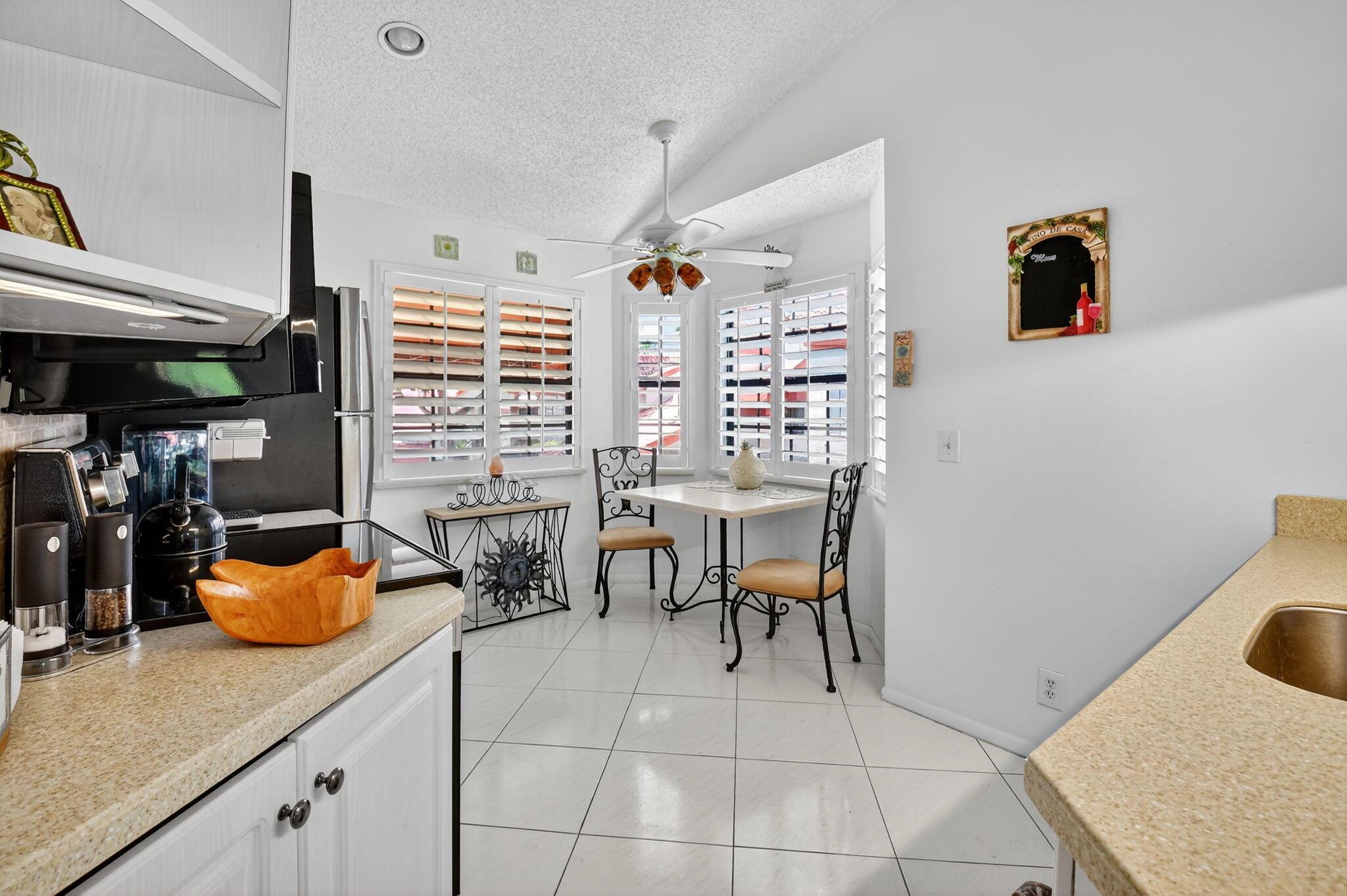LEXINGTON CLUB VILLAS CON - Residential Lease