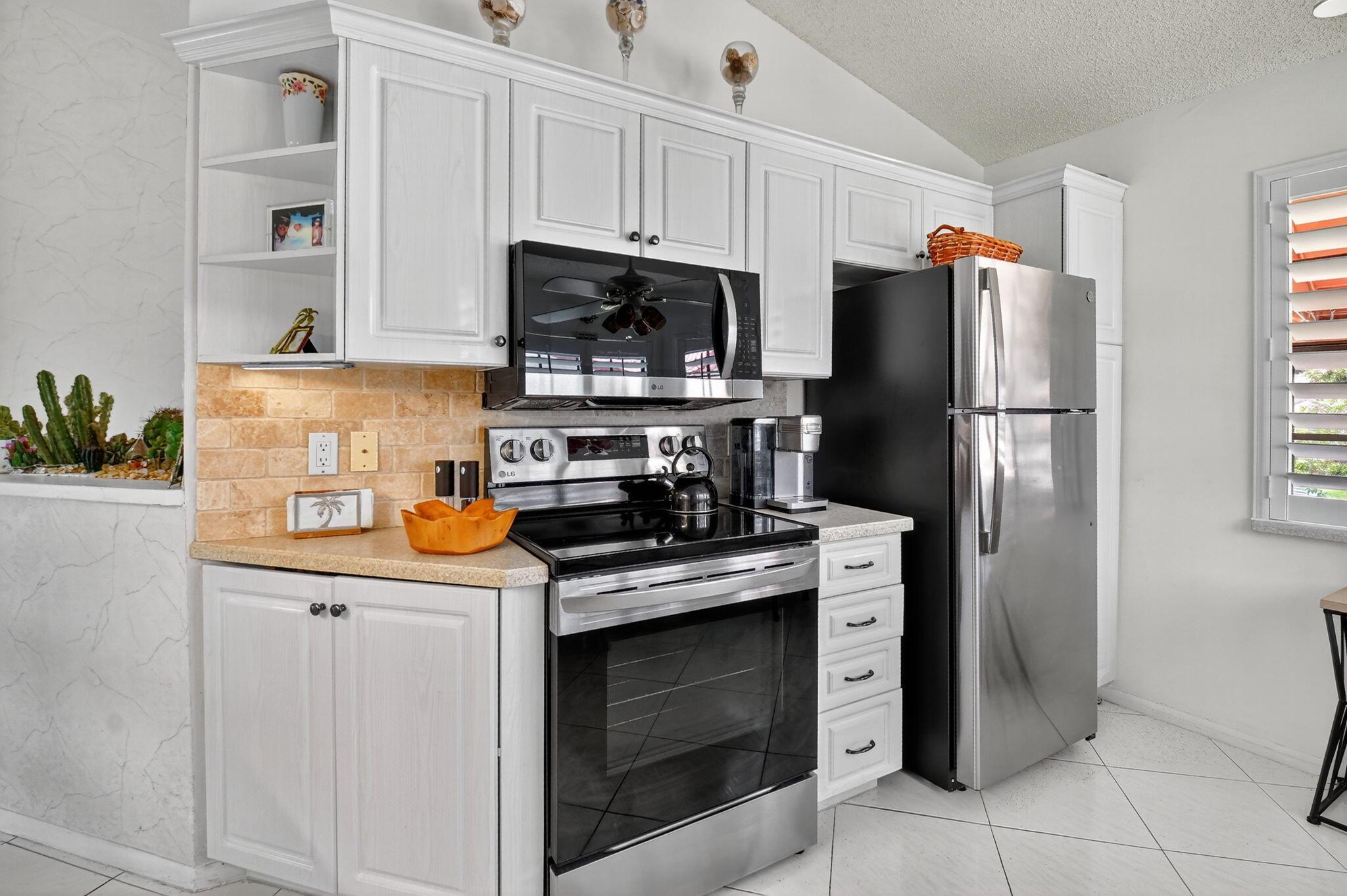 LEXINGTON CLUB VILLAS CON - Residential Lease