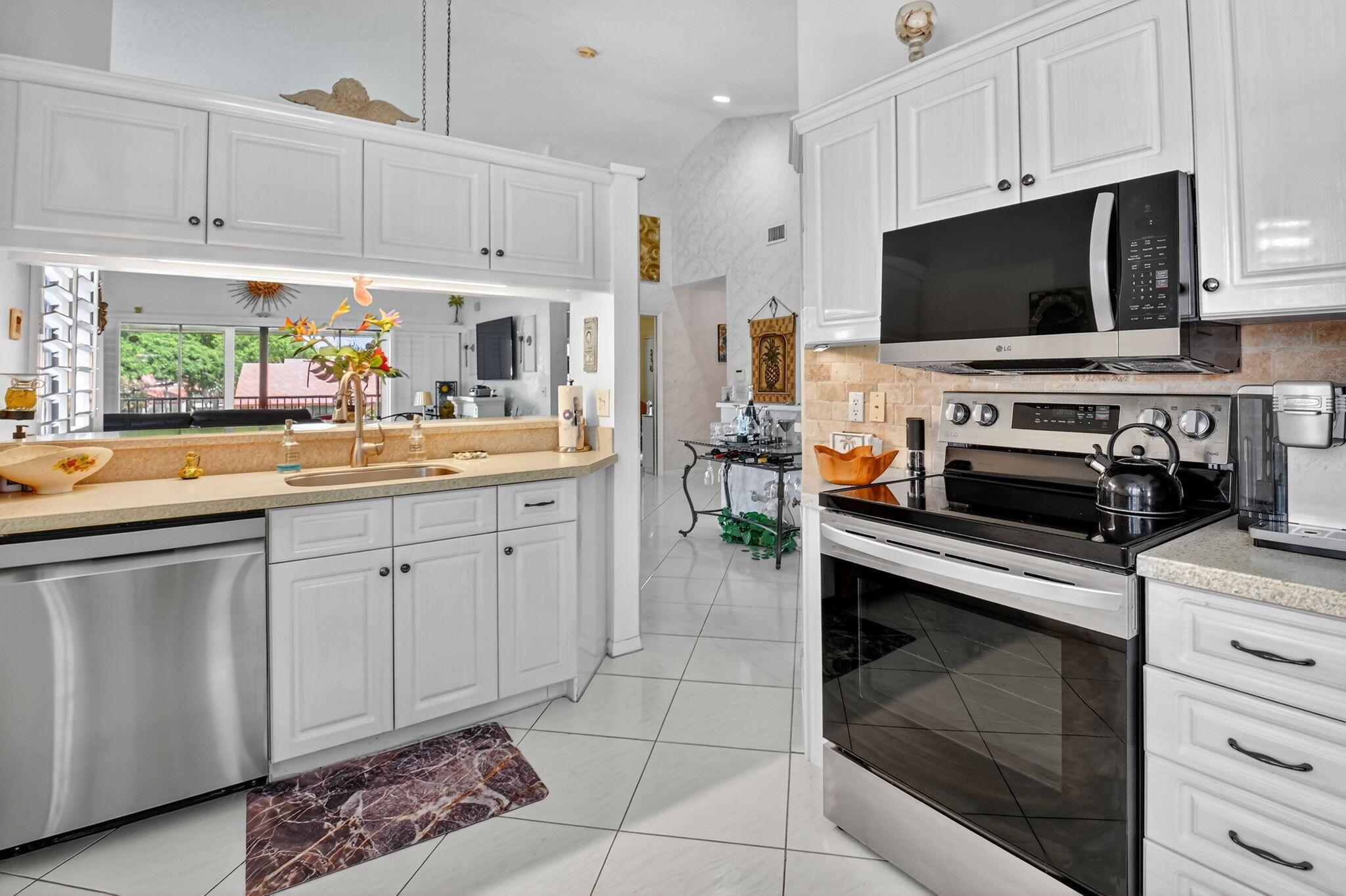 LEXINGTON CLUB VILLAS CON - Residential Lease