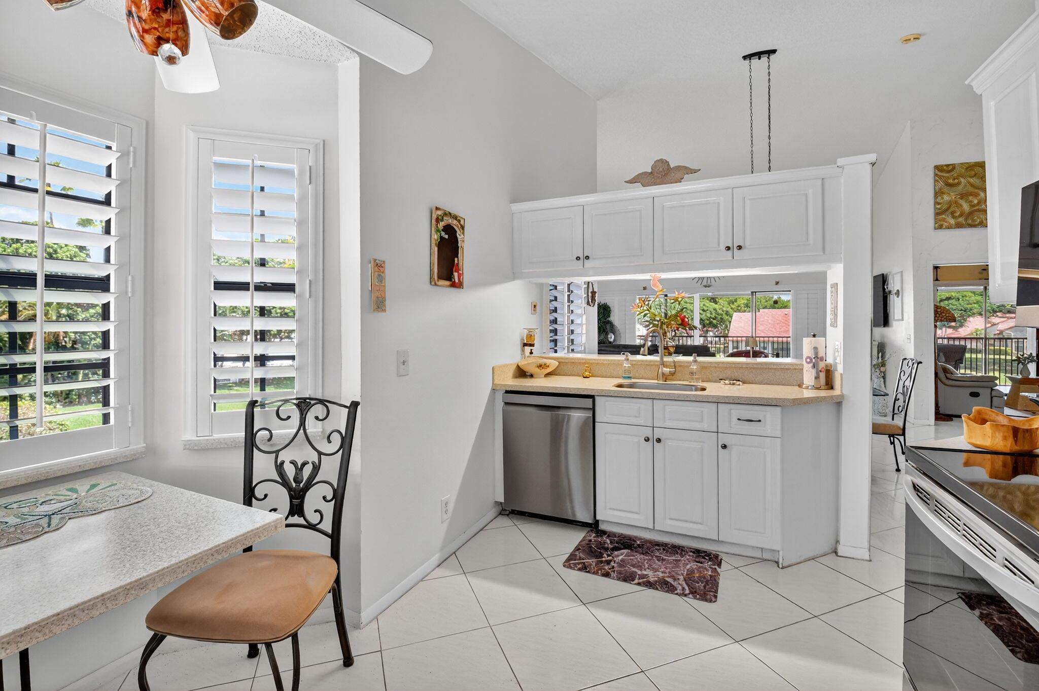 LEXINGTON CLUB VILLAS CON - Residential Lease