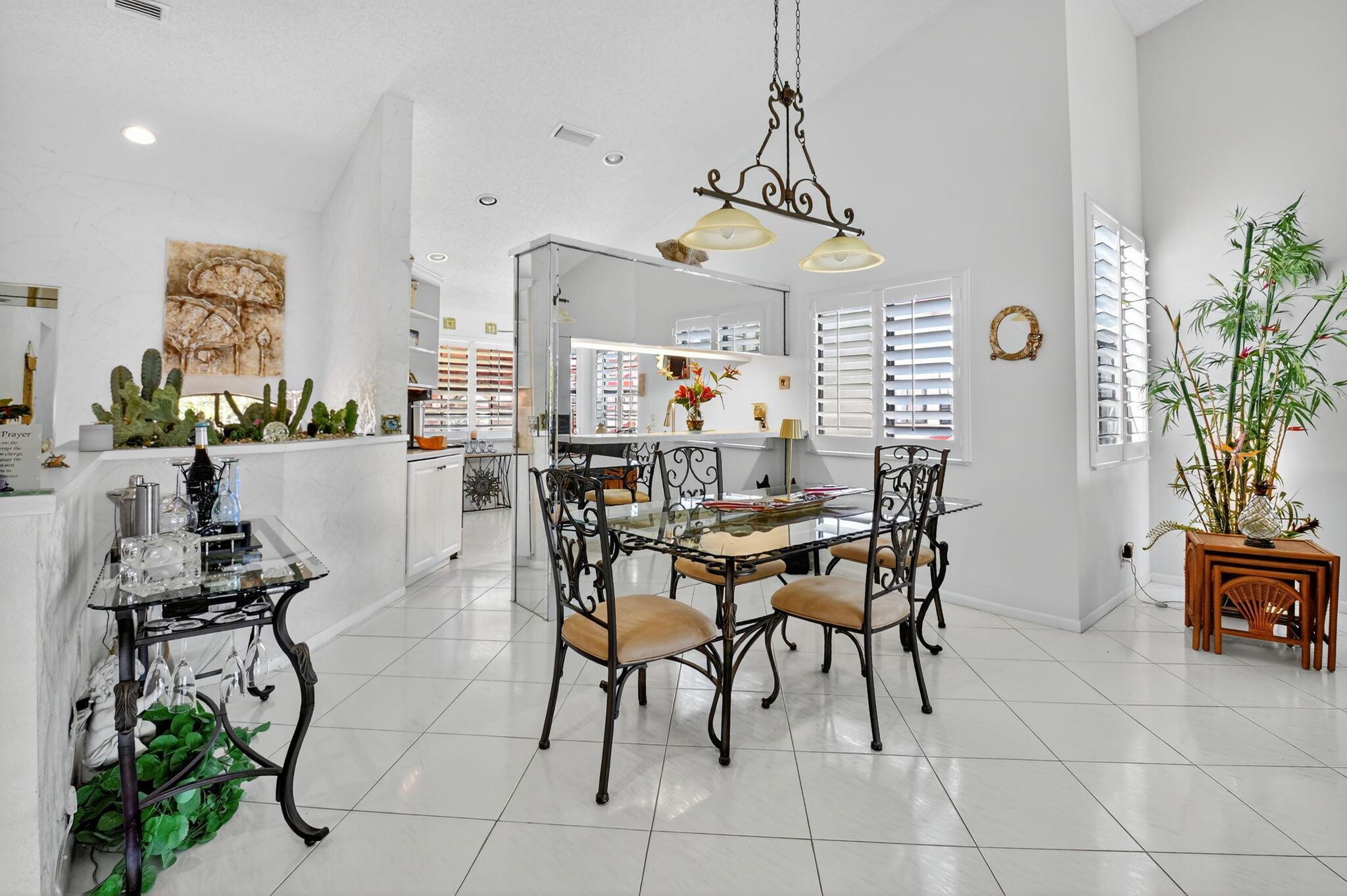 LEXINGTON CLUB VILLAS CON - Residential Lease