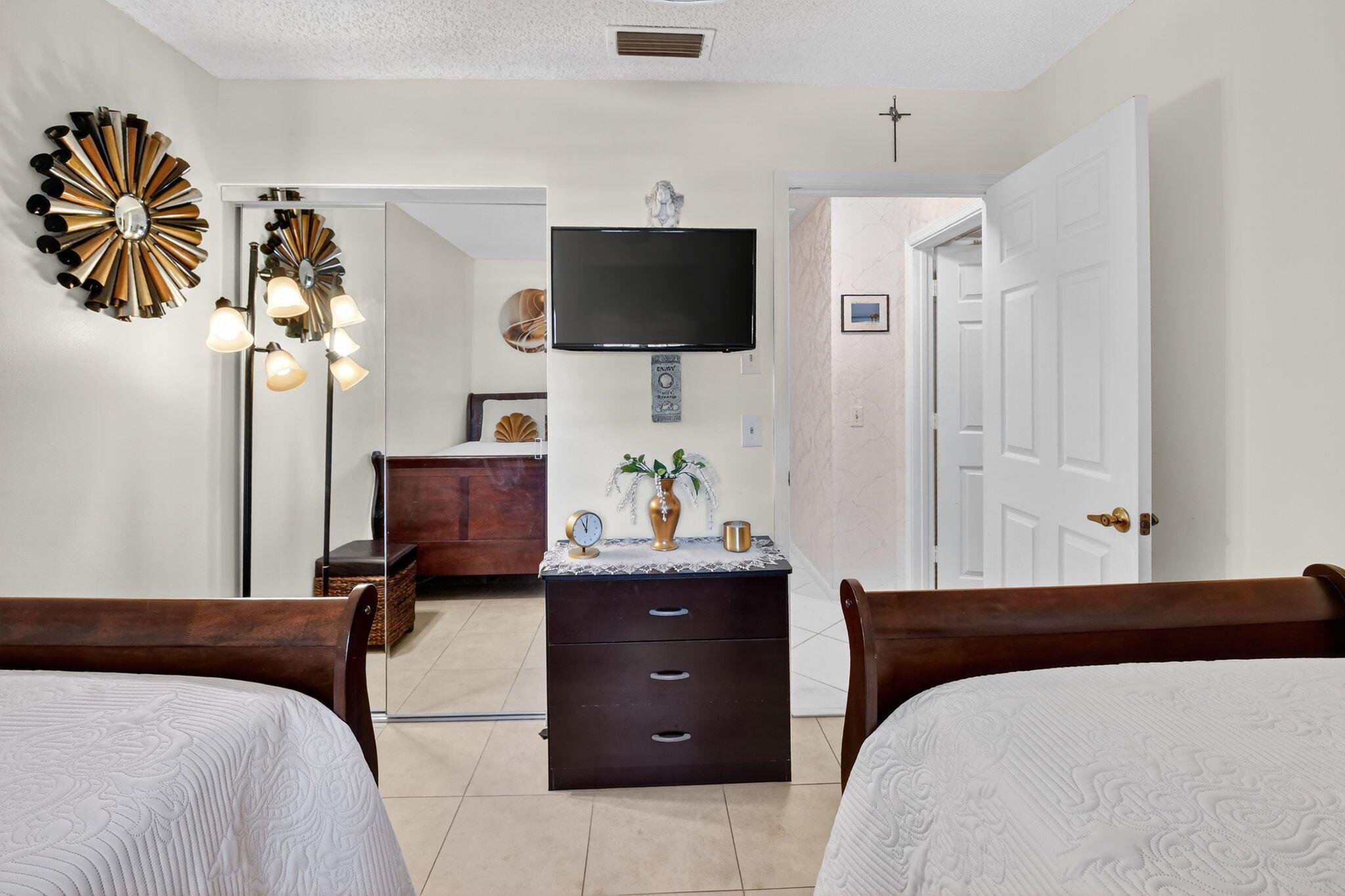 LEXINGTON CLUB VILLAS CON - Residential Lease