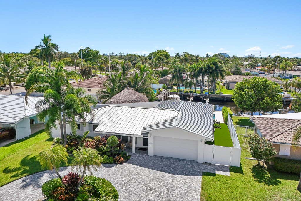 Photo of 511 SE 9TH Avenue, Pompano Beach, FL 33060 (MLS # B26063979)