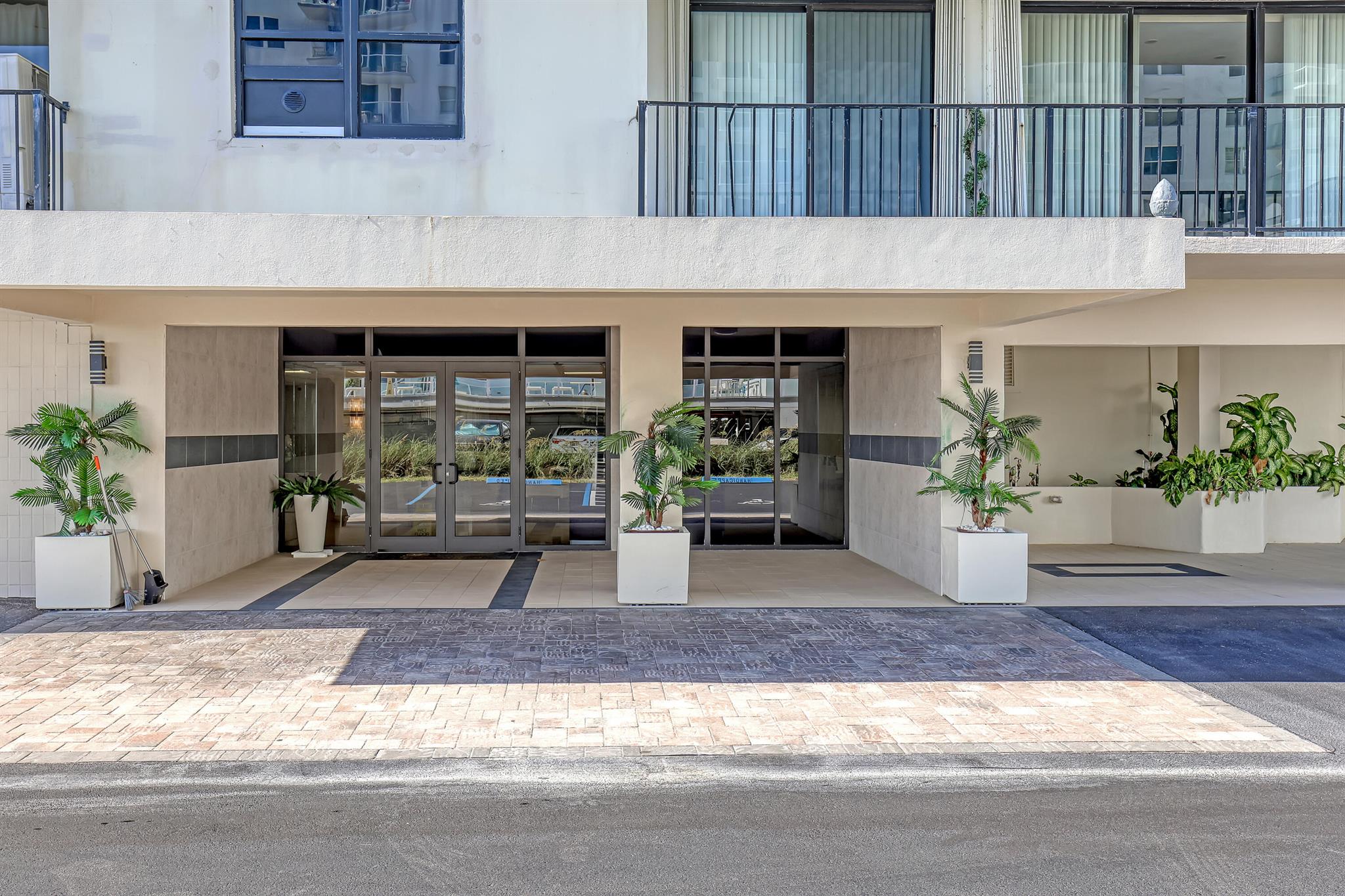 Best priced oceanfront unit. Lovely 2 bedroom/2 bath with a large wraparound balcony.Master bedroom faces the ocean. The Claridges is a full service property with security, covered parking (space #62) gym, sauna, library and pool. Close to restaurants, Worth Avenue andPalm Beach airport. Come live your dream ofbeach living.