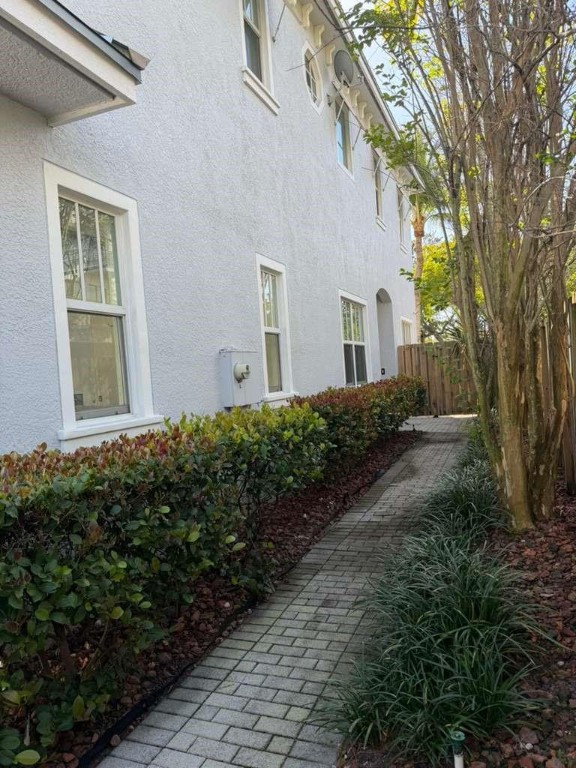 FLORIDIAN ESTATES - Residential Lease